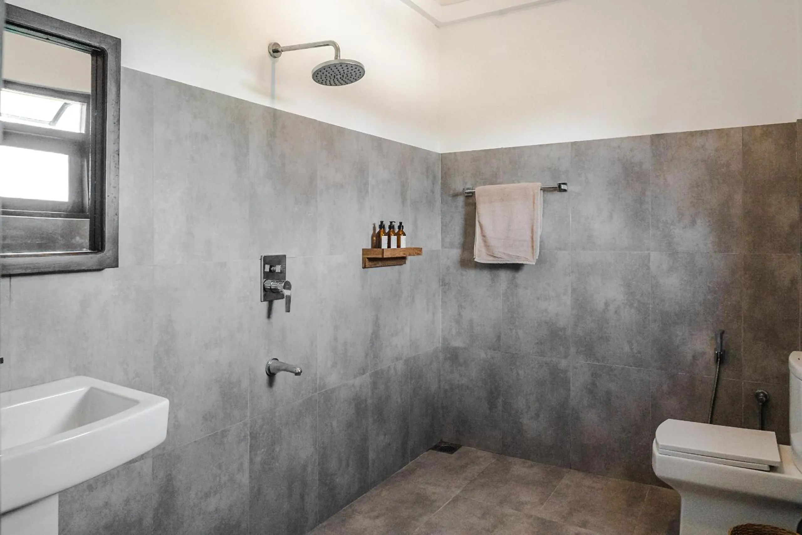 Shower in Lucky's Surf Camp