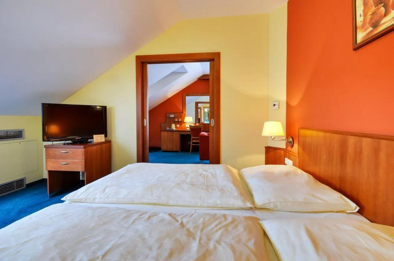 Bedroom, Bed in Hotel Filipinum