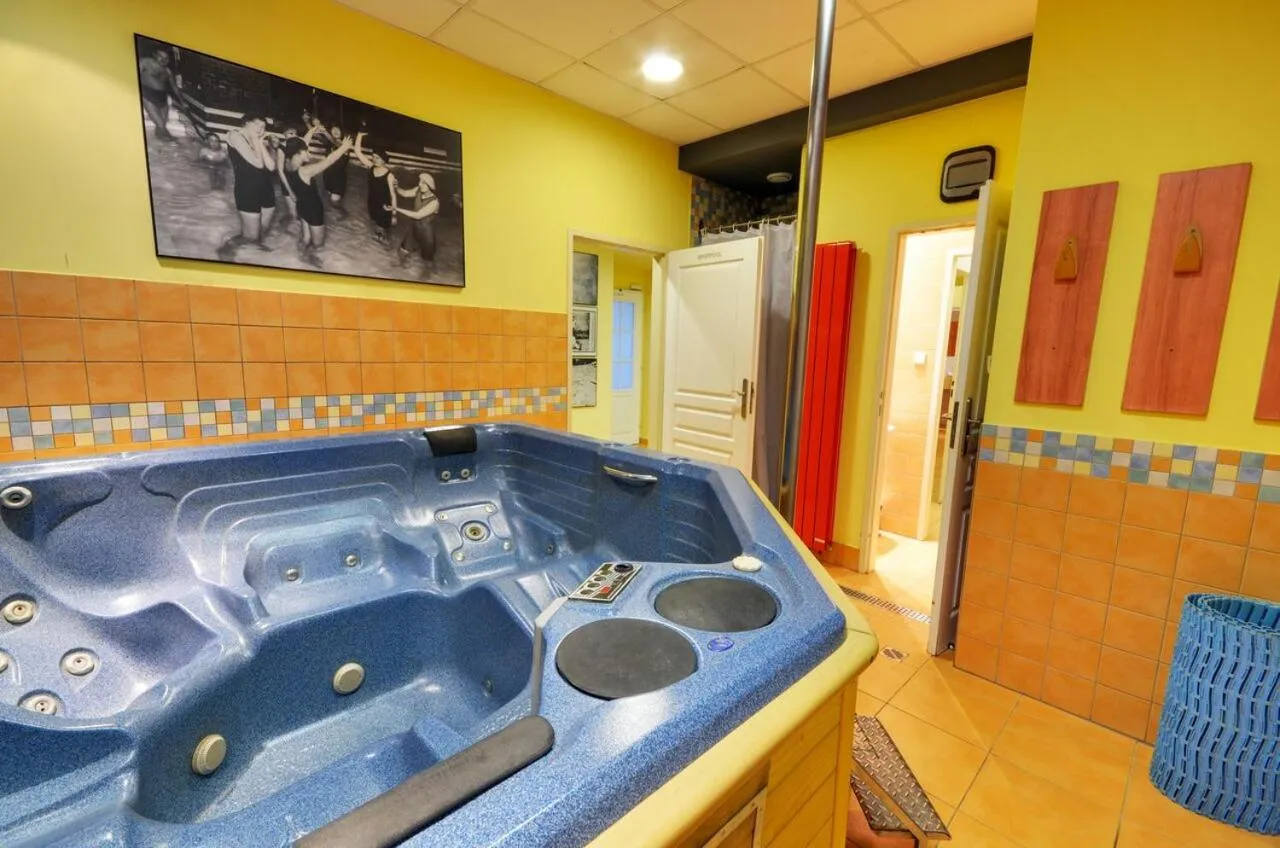 Hot Tub in Hotel Filipinum