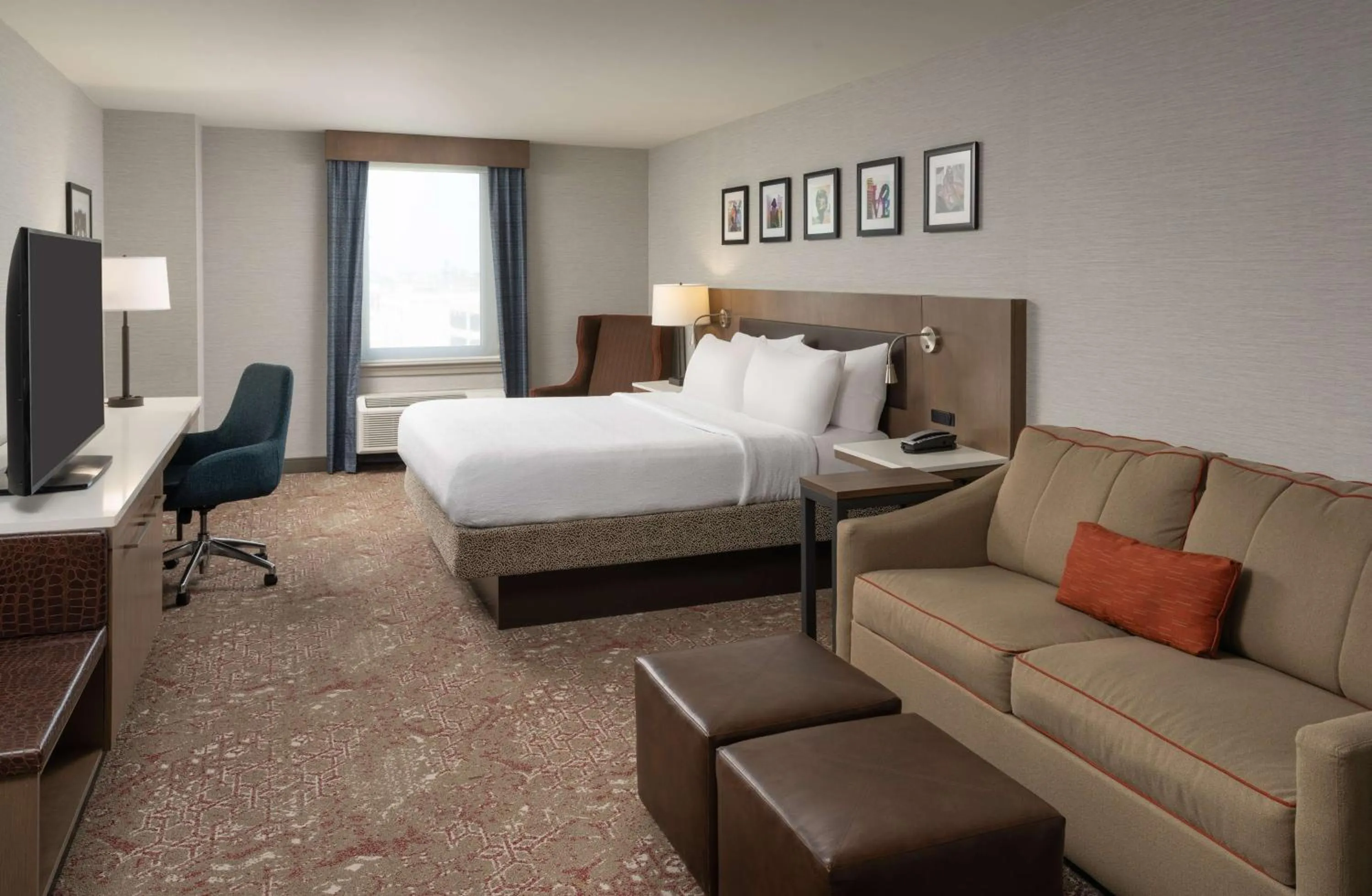 Living room, Bed in Hilton Garden Inn Philadelphia Center City