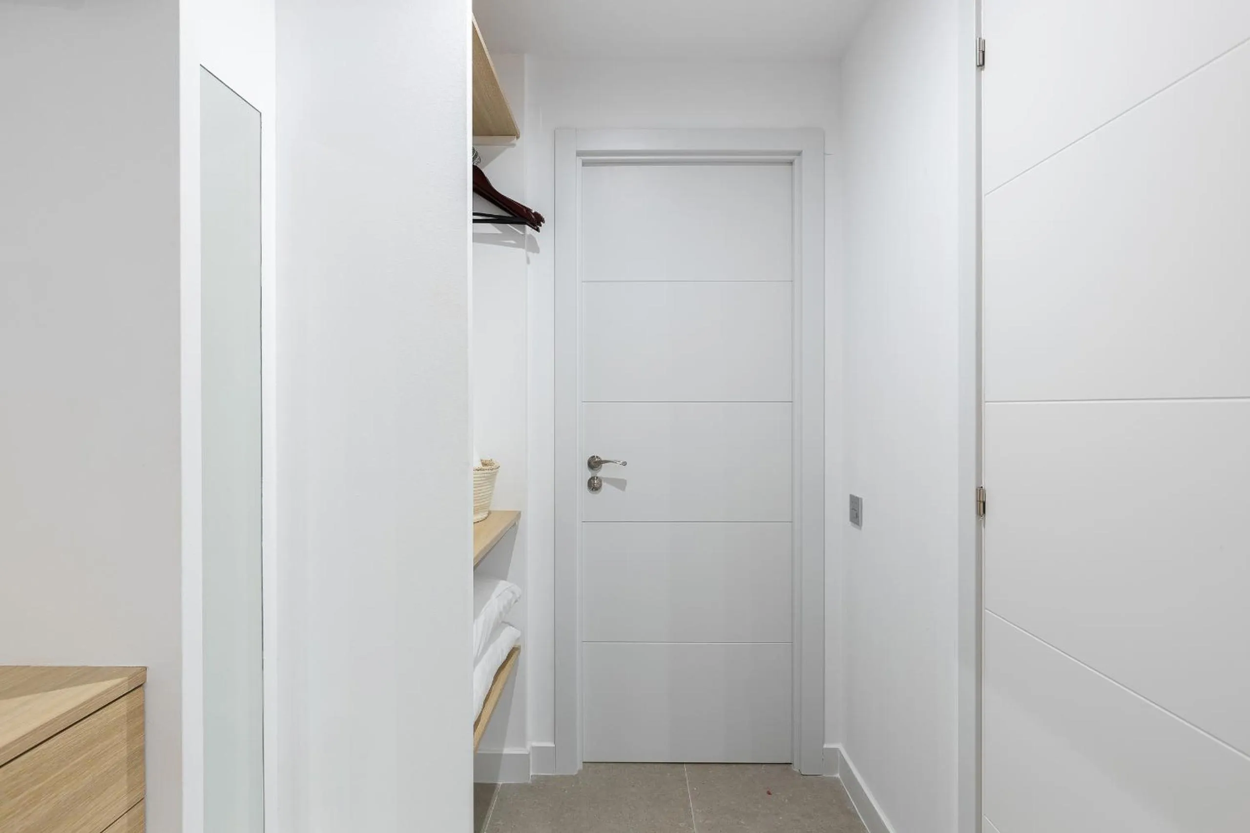 wardrobe in Cosmo Apartments Consell de Cent - Plaza Universitat