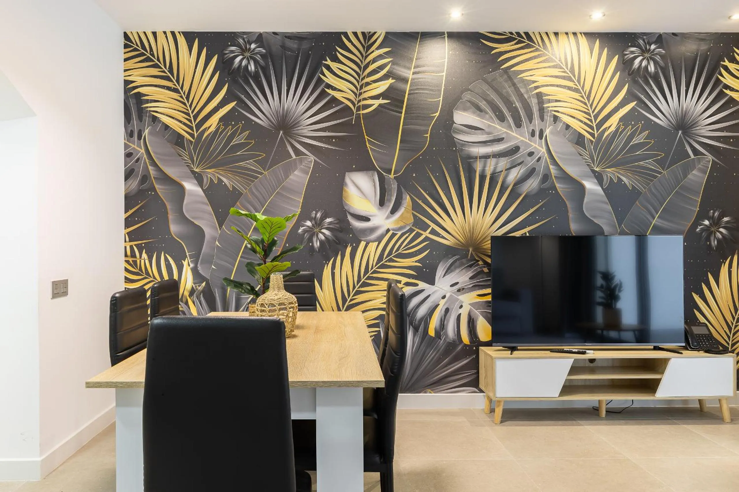 TV and multimedia in Cosmo Apartments Consell de Cent - Plaza Universitat