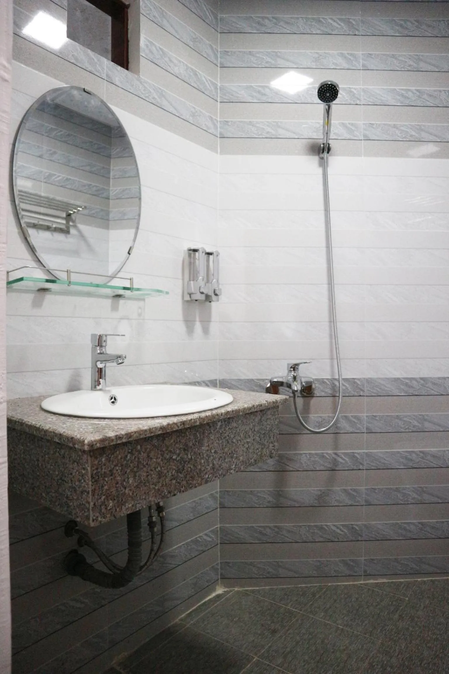 Bathroom in Anh Quân Hotel