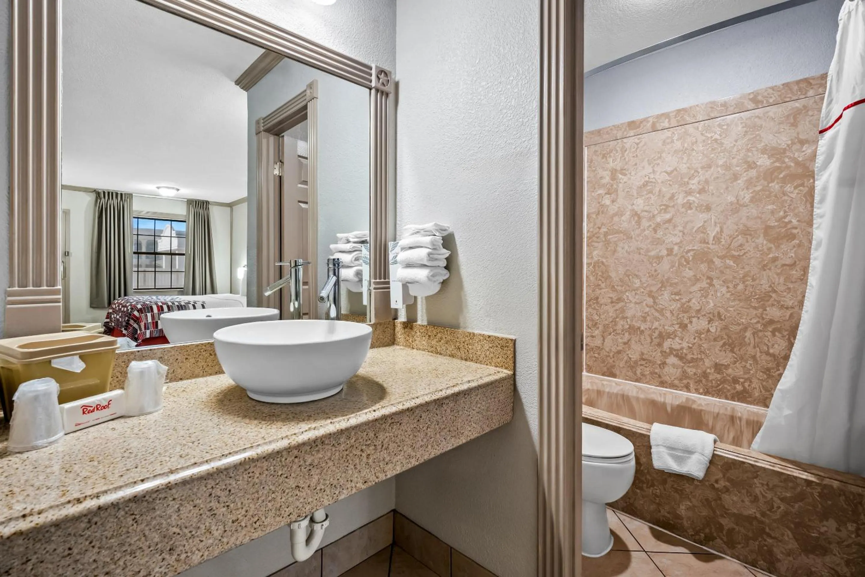 Bathroom in Red Roof Inn College Station