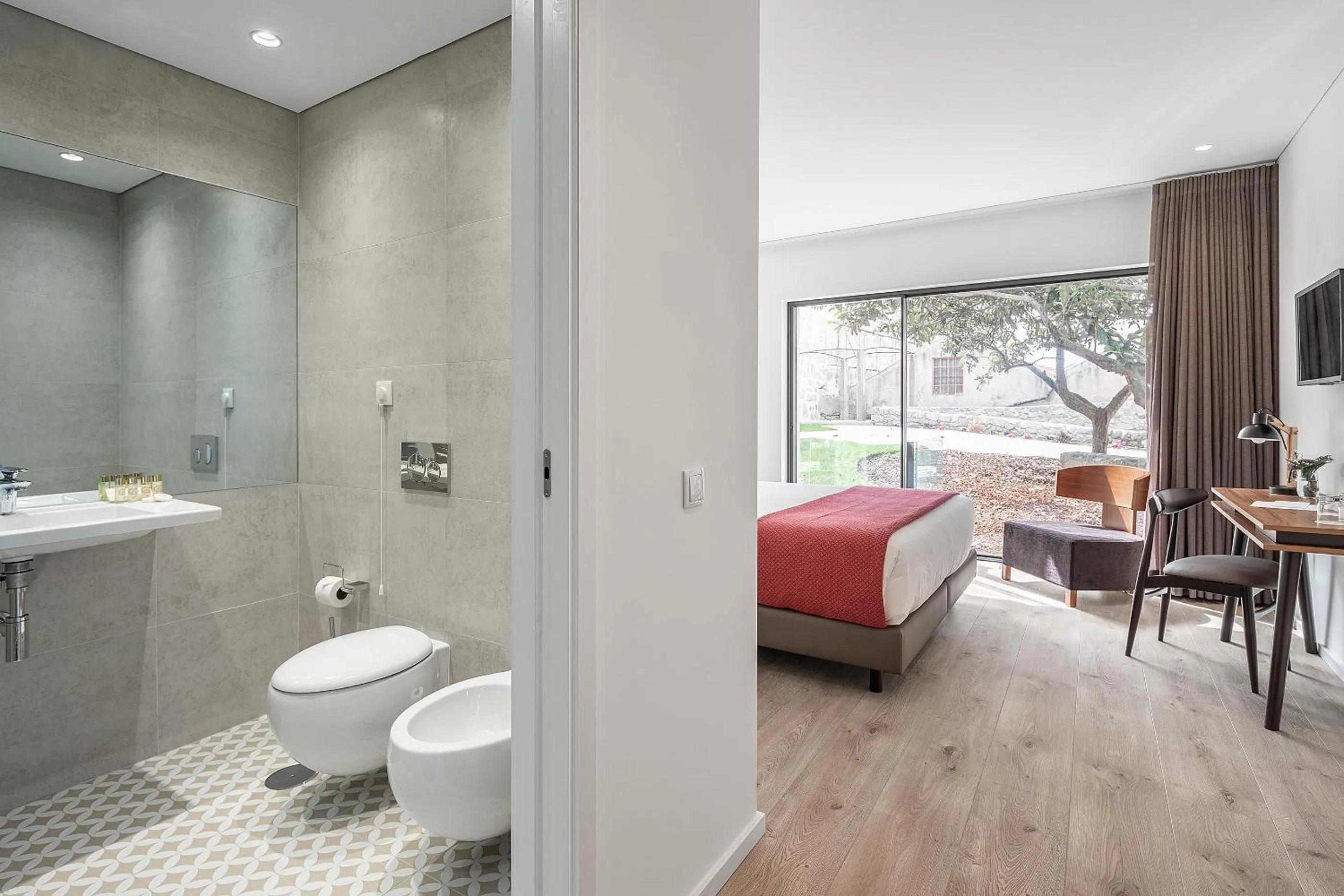 Toilet in Caléway Hotel