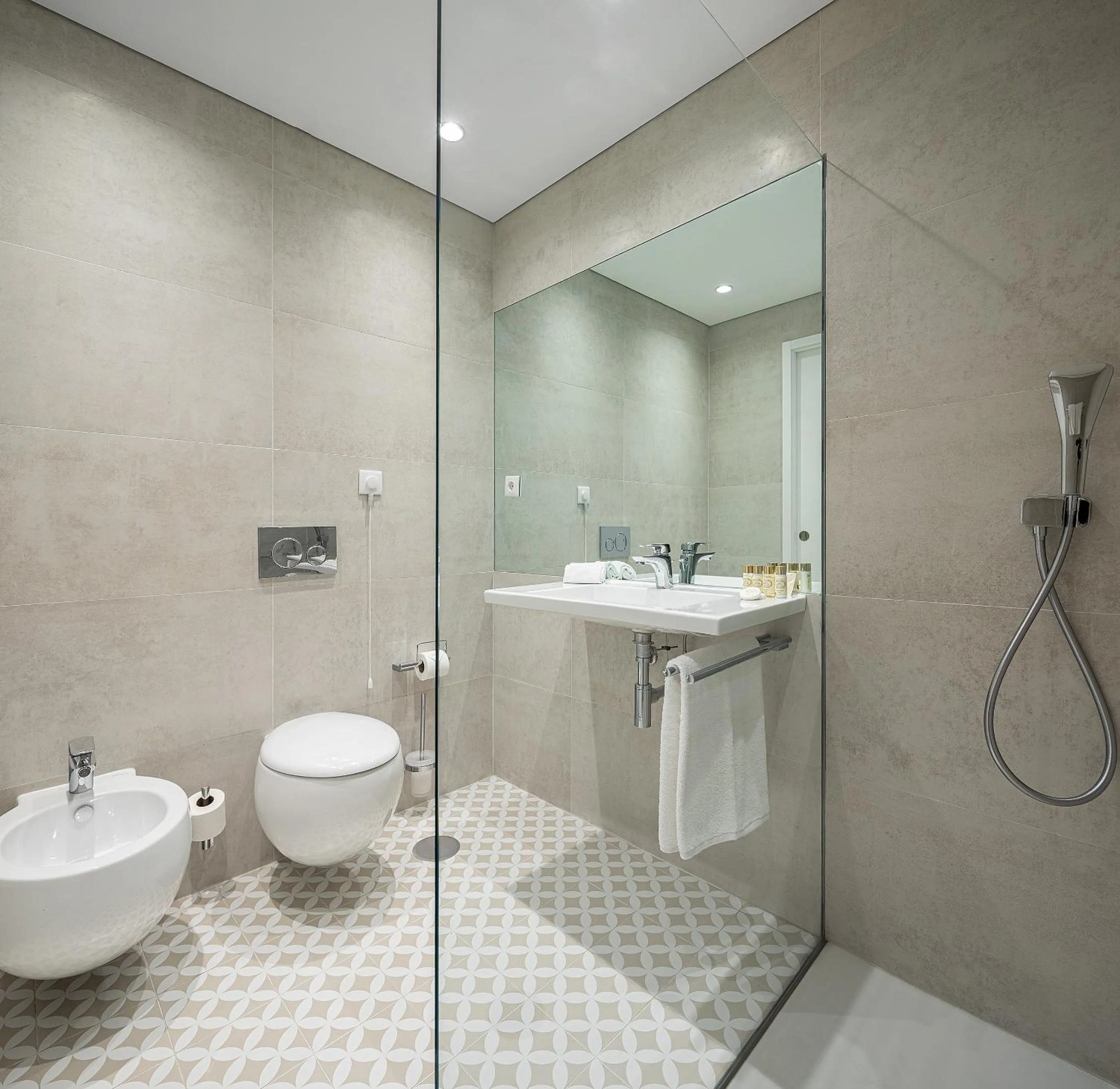 Shower in Caléway Hotel