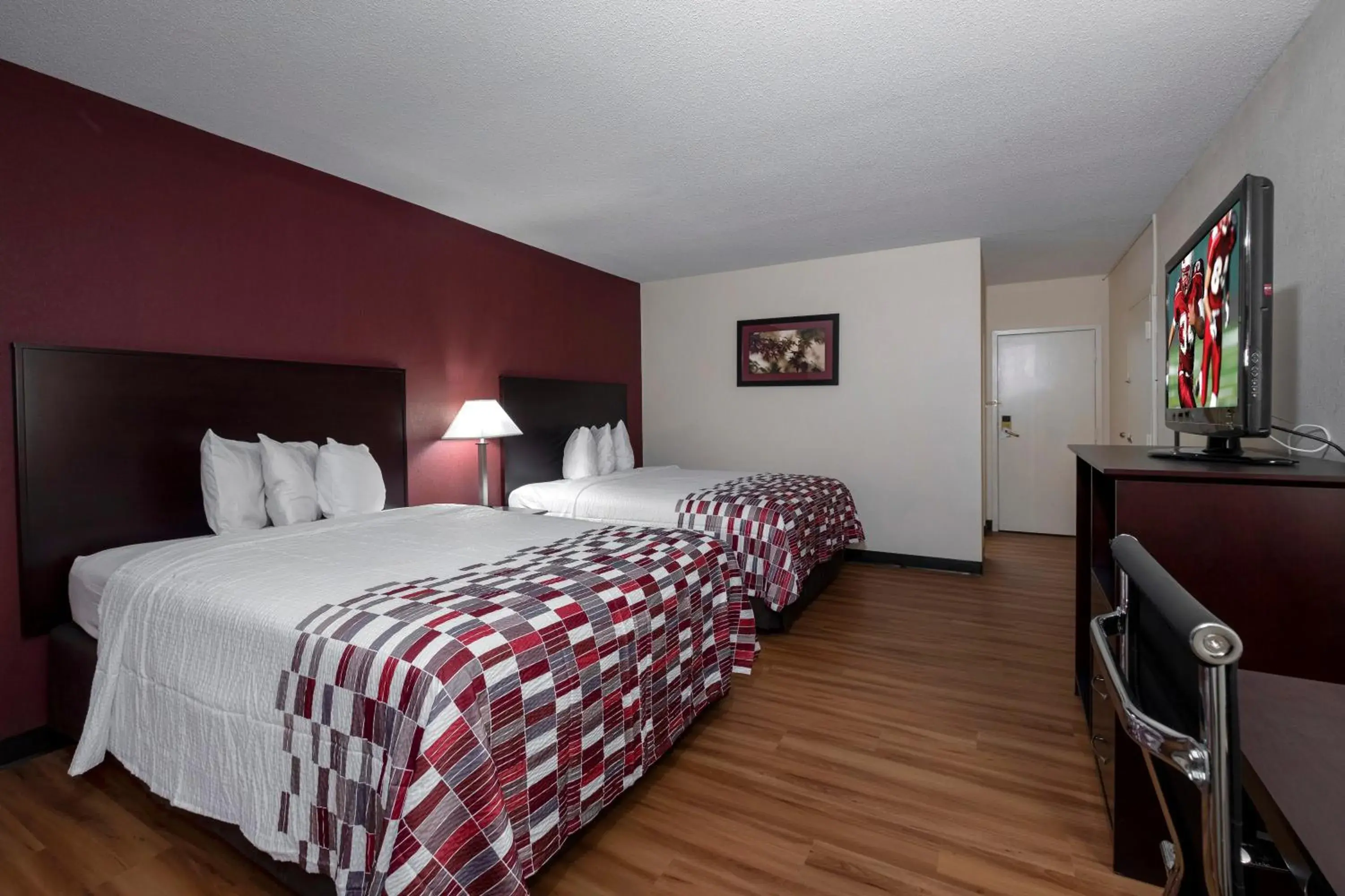 Deluxe Room with Two Queen Beds Disability Access Roll-In Shower Smoke Free in Red Roof Inn Warrenton Deluxe Room with Two Queen Beds Disability Access Roll-In Shower Smoke Free in Red Roof Inn Warrenton
