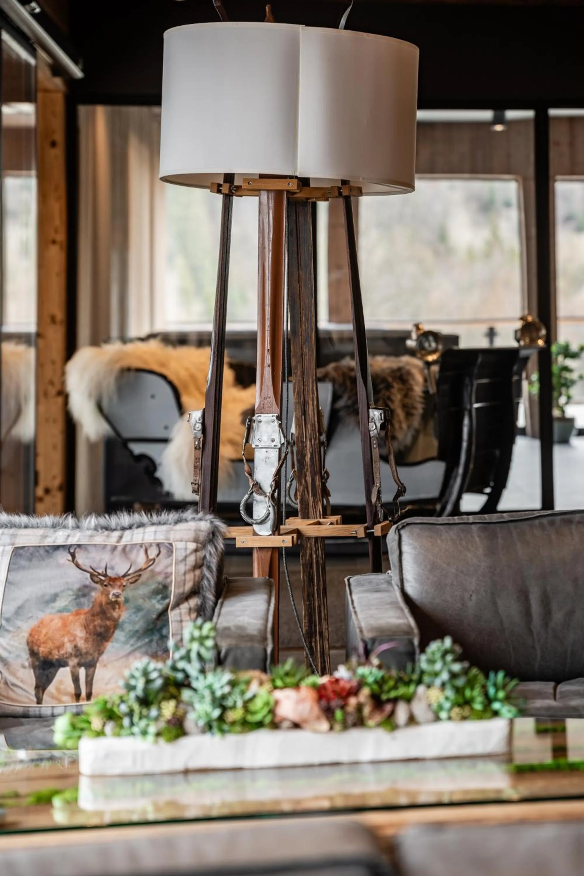 Seating area in Hotel Litworowy Staw