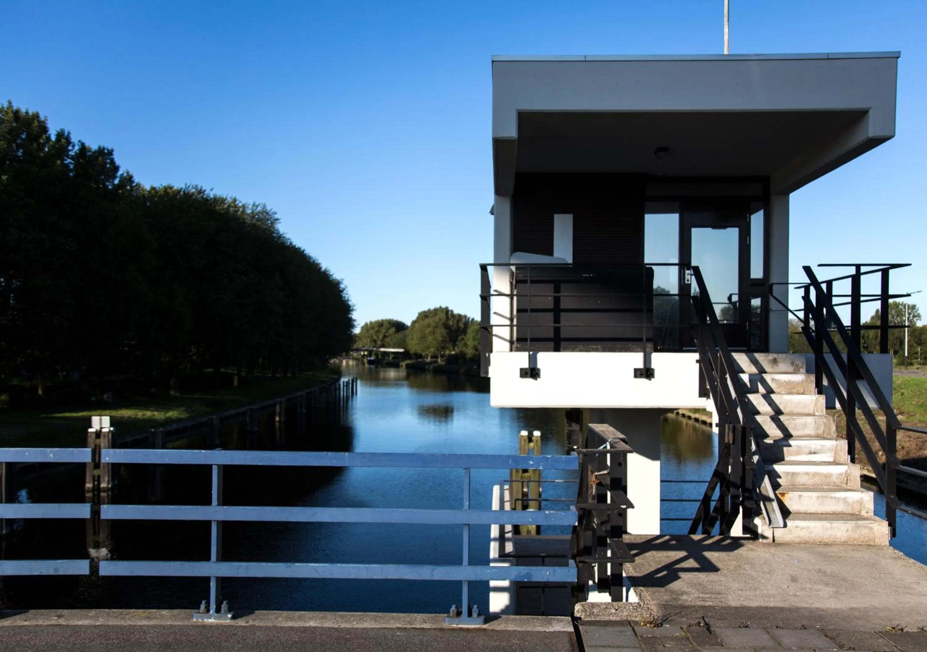 Facade/entrance in SWEETS - Meeuwenpleinbrug