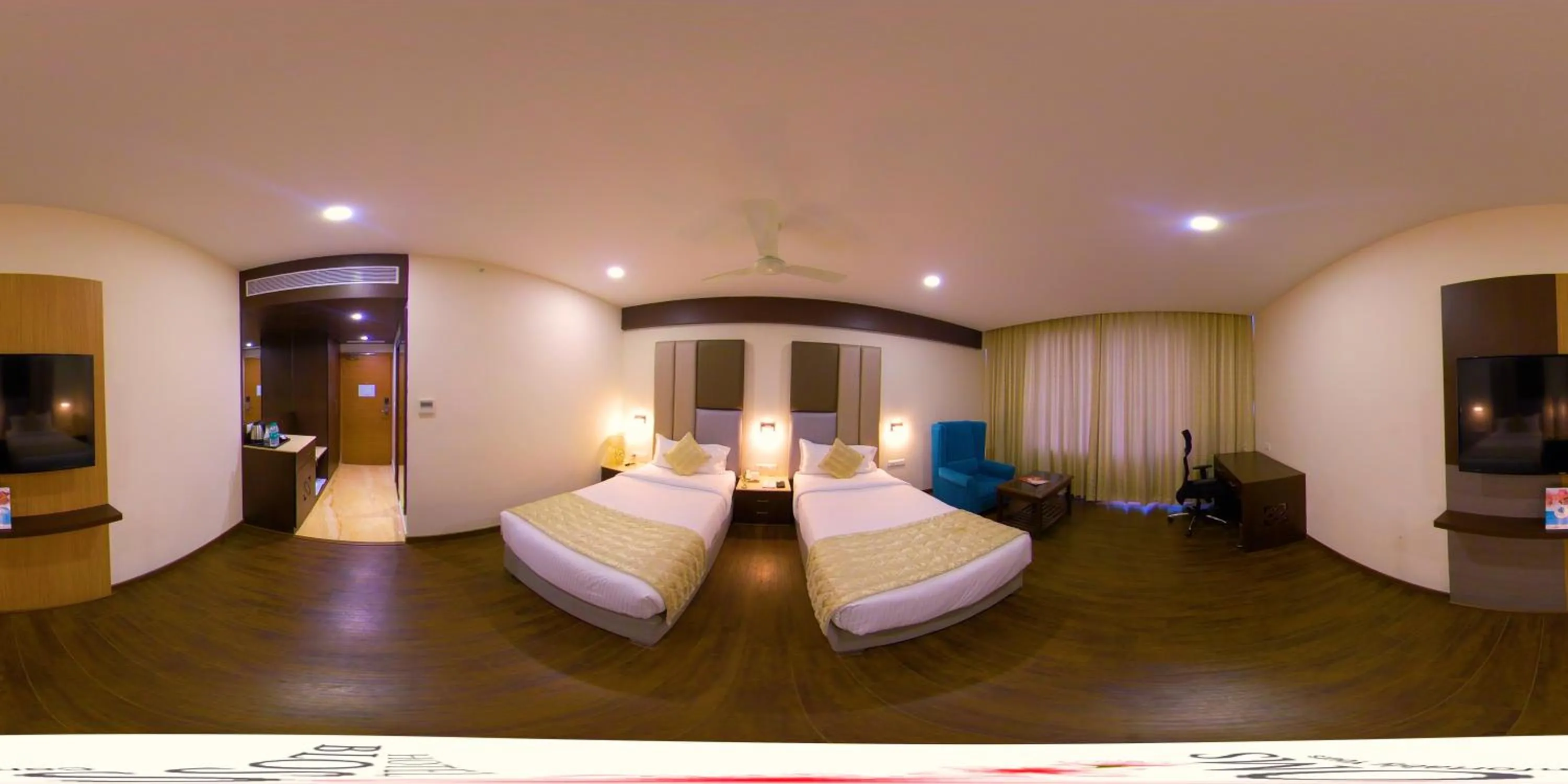Photo of the whole room, Bed in Hotel Blossoms
