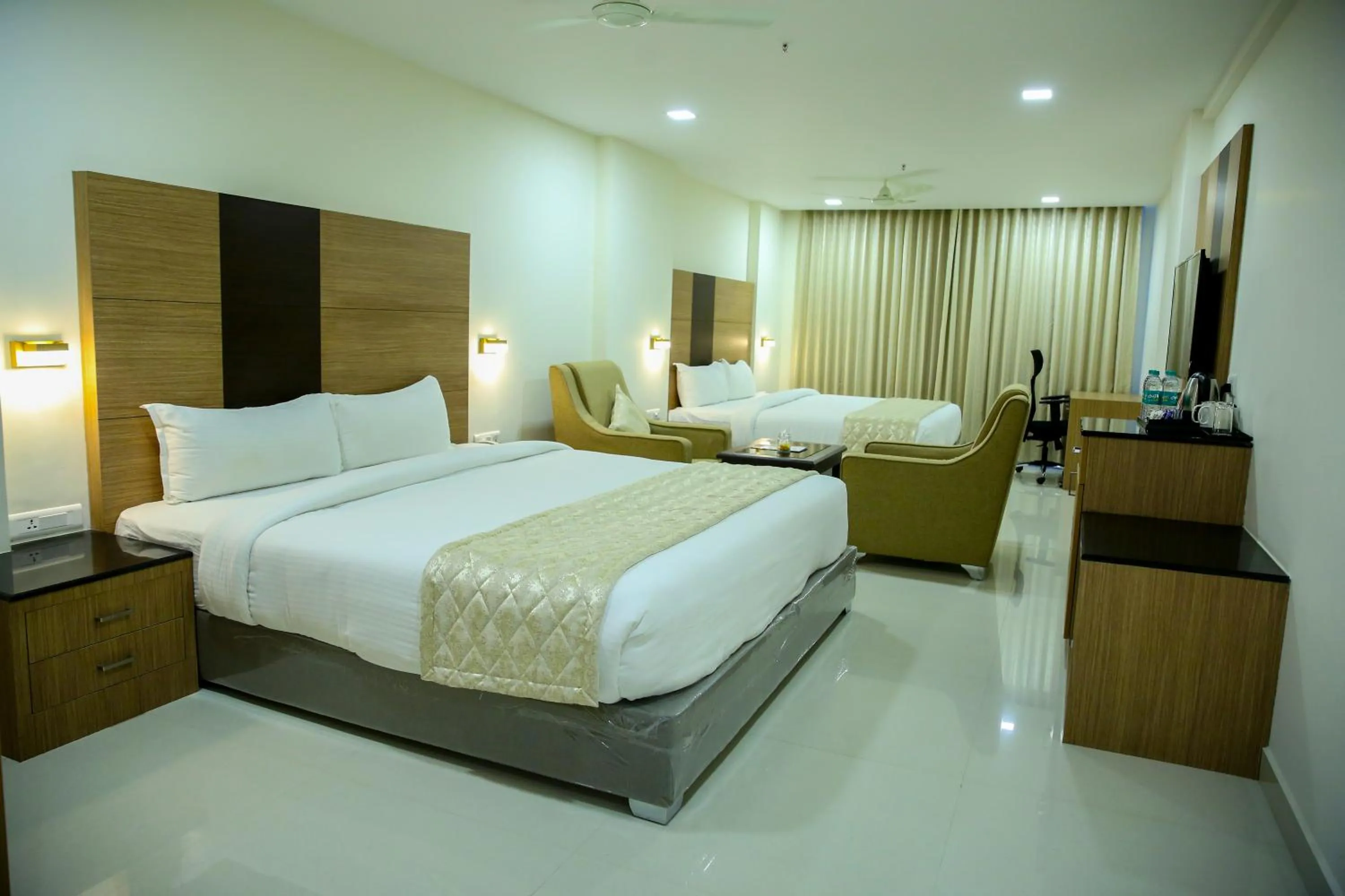 Bed in Hotel Blossoms