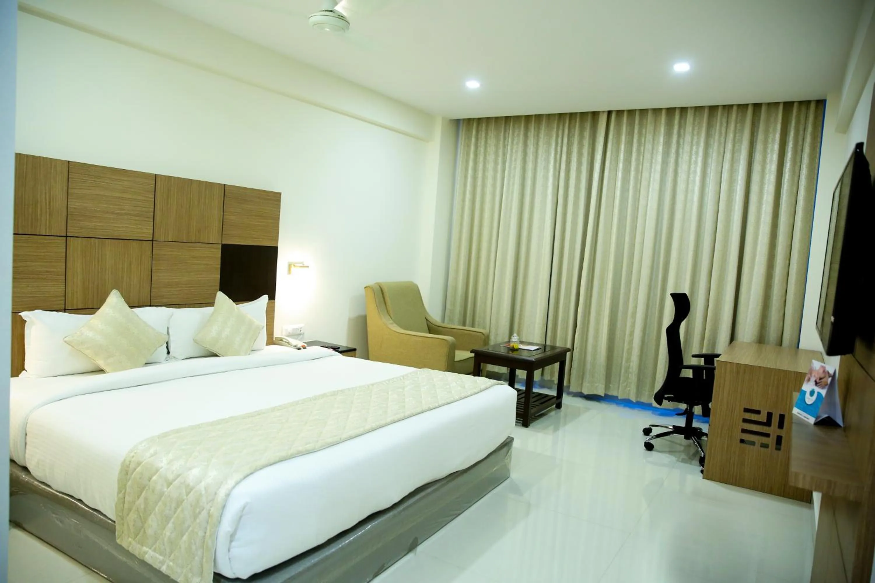 Bed in Hotel Blossoms