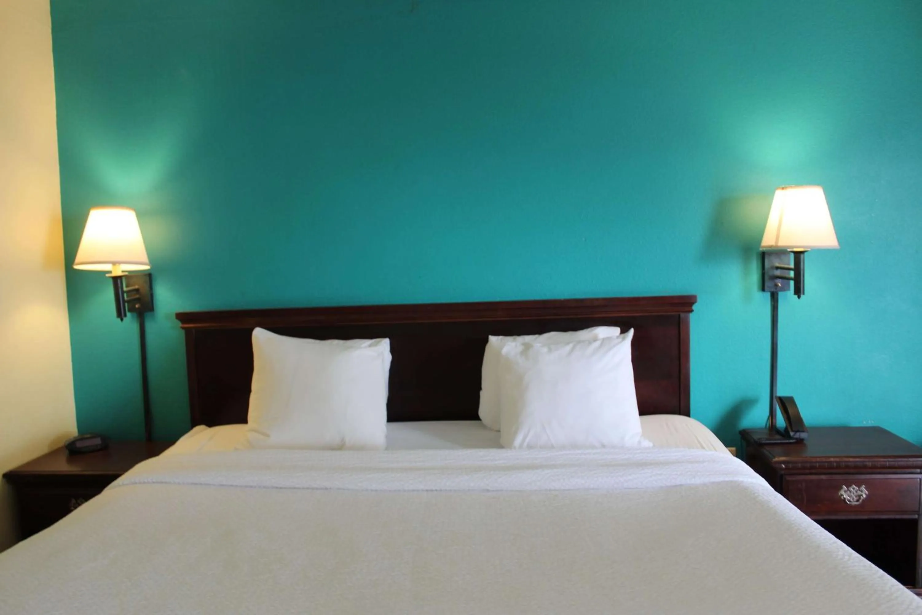 Photo of the whole room, Bed in Days Inn by Wyndham Marianna