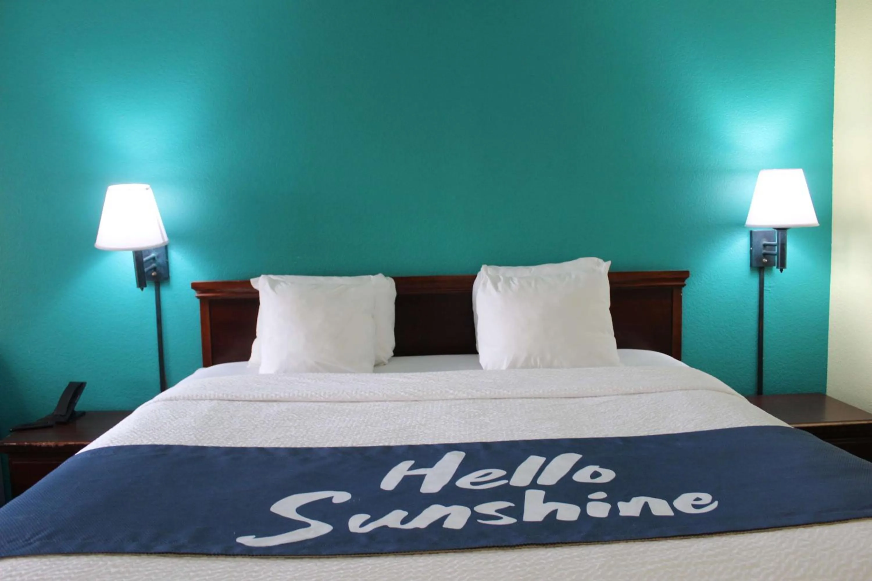 Photo of the whole room, Bed in Days Inn by Wyndham Marianna