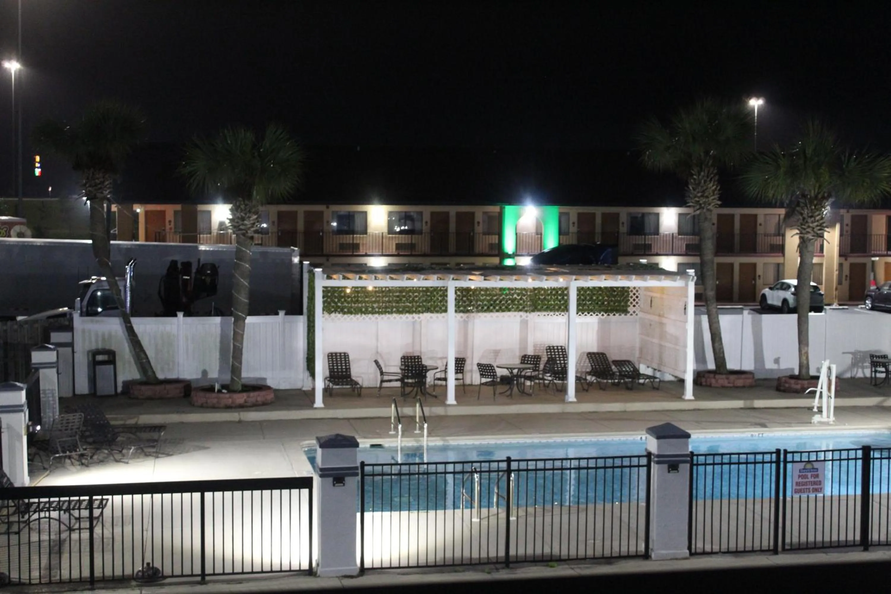 Swimming pool in Days Inn by Wyndham Marianna