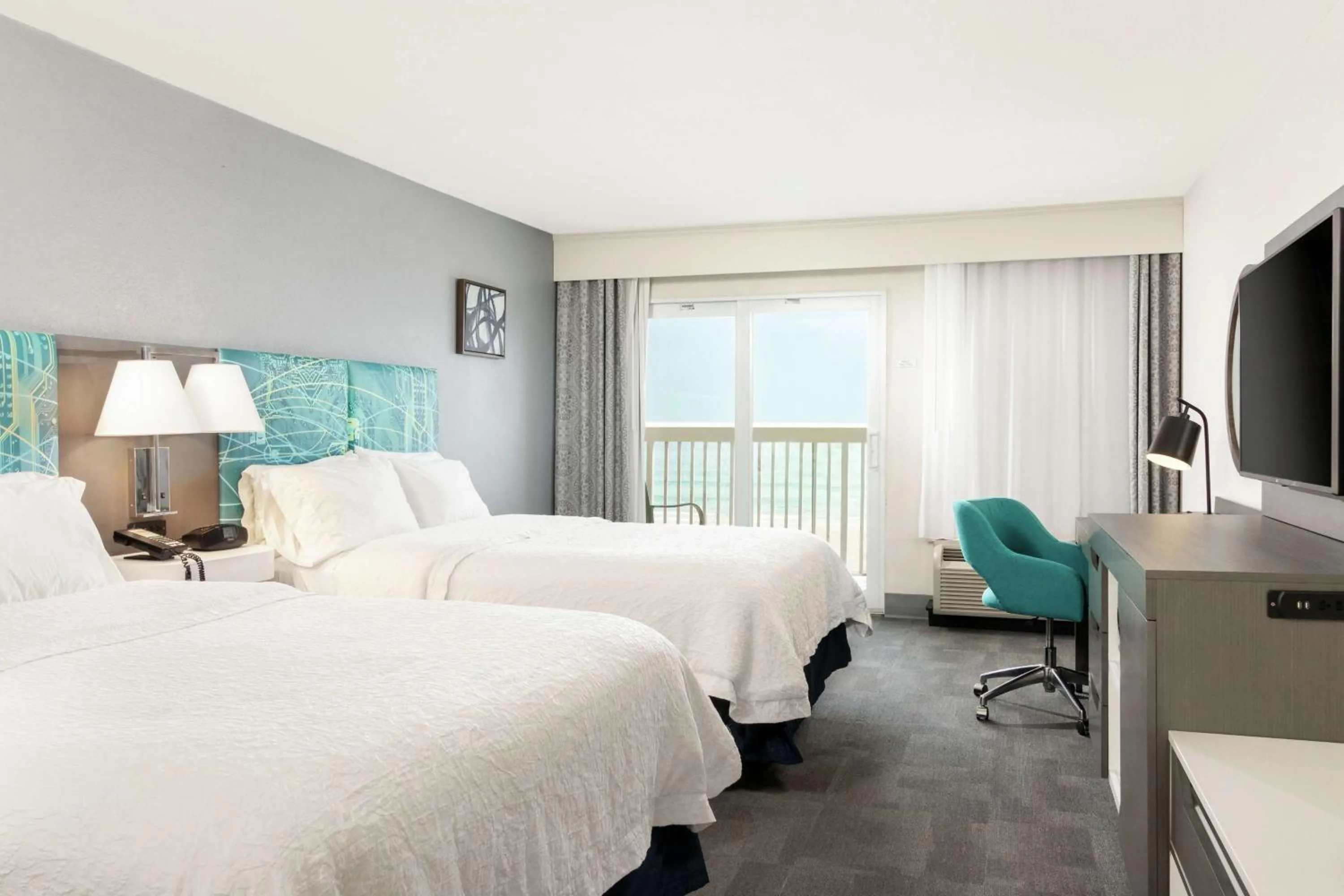 Bedroom, Bed in Hampton Inn Daytona Shores-Oceanfront
