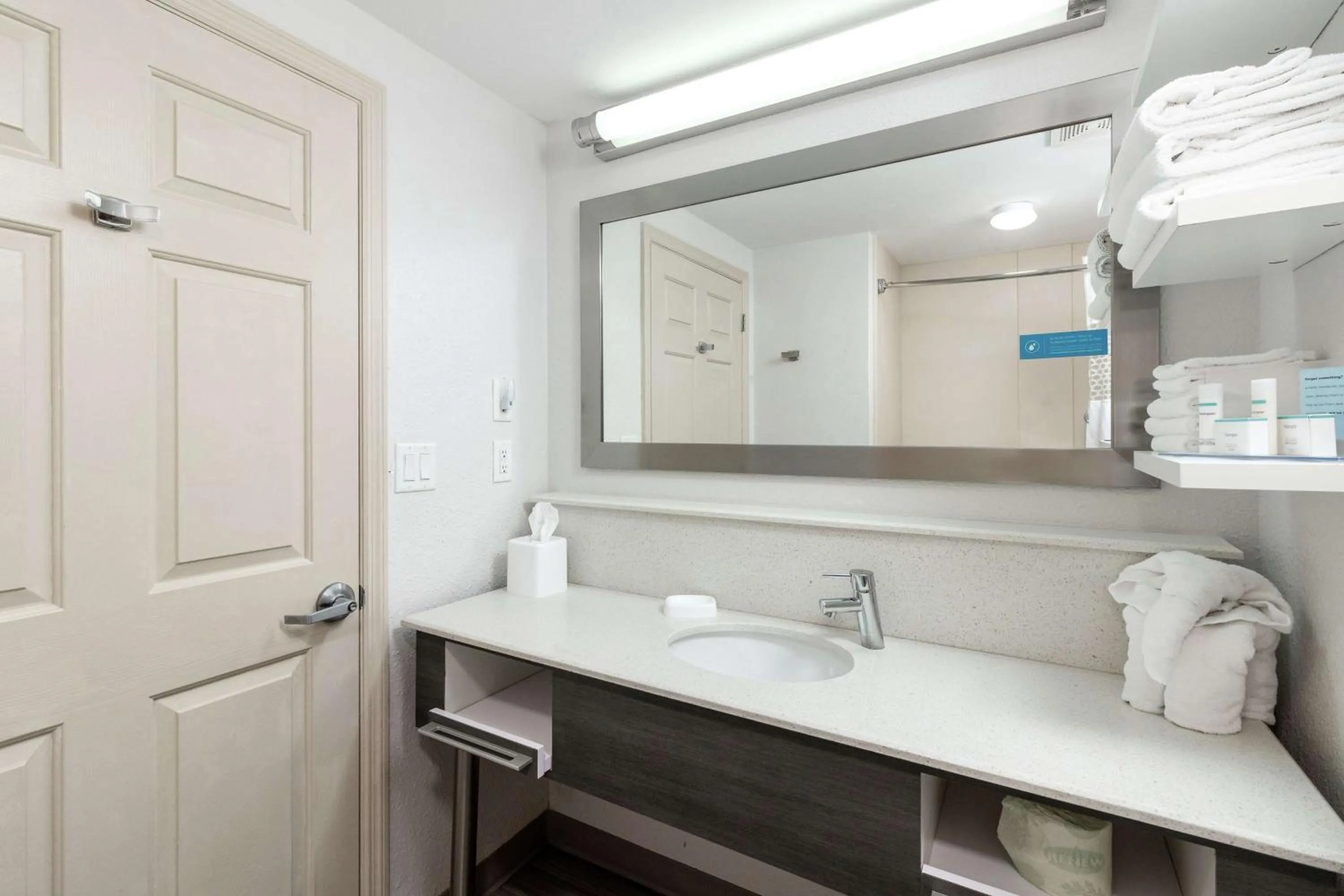 Bathroom in Hampton Inn Daytona Shores-Oceanfront