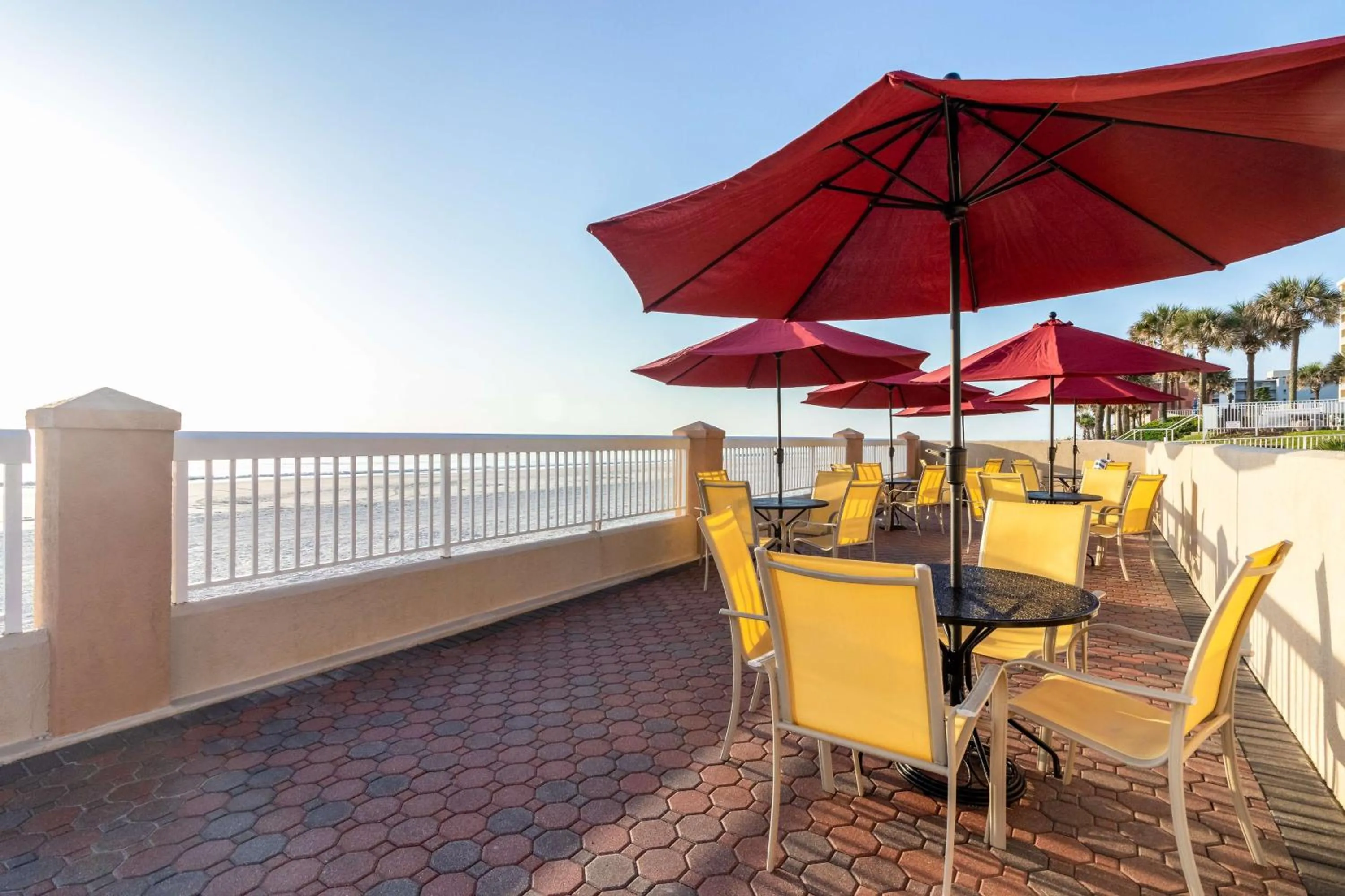 Patio in Hampton Inn Daytona Shores-Oceanfront