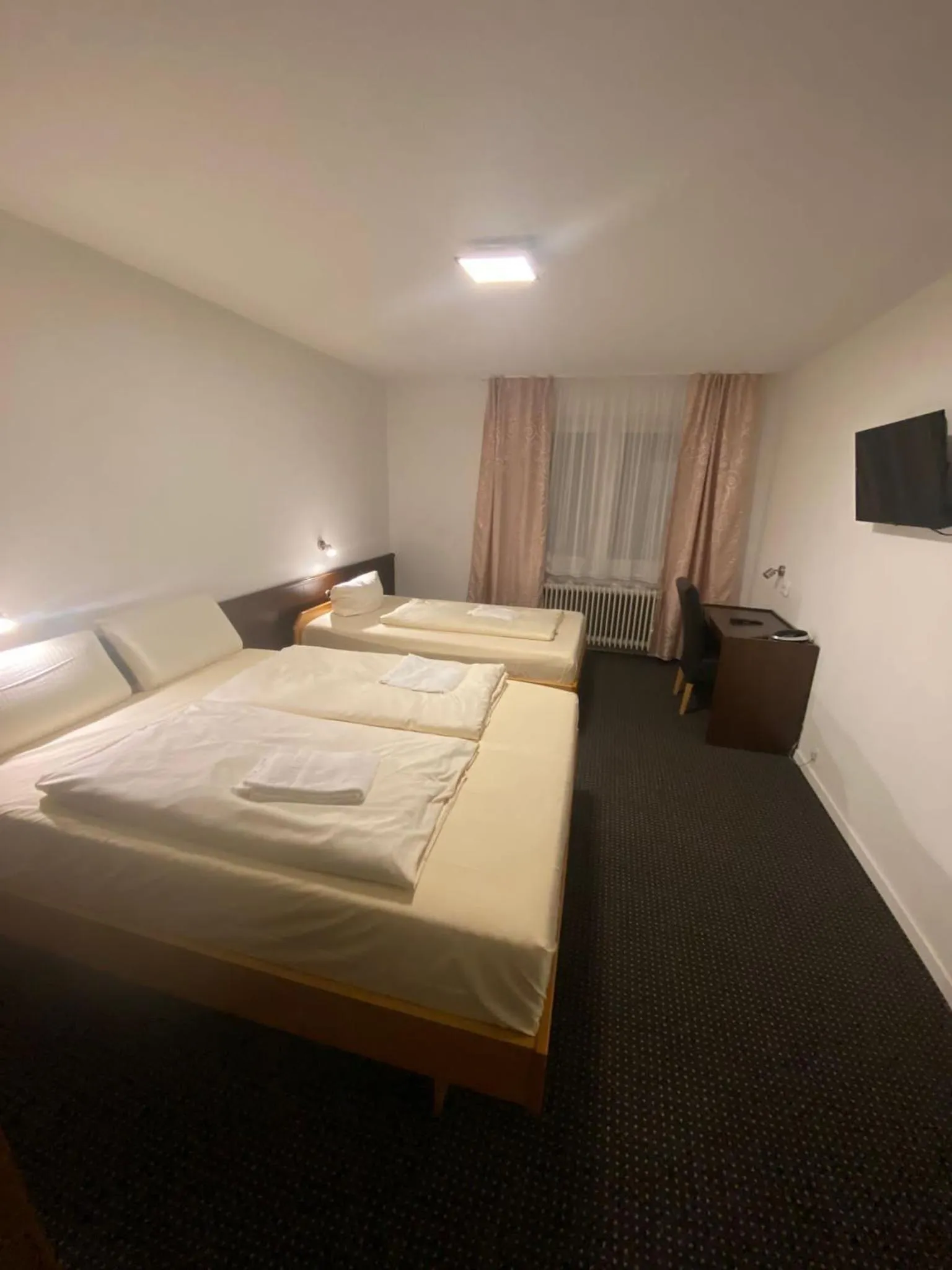 Bed in Brunnen Hotel