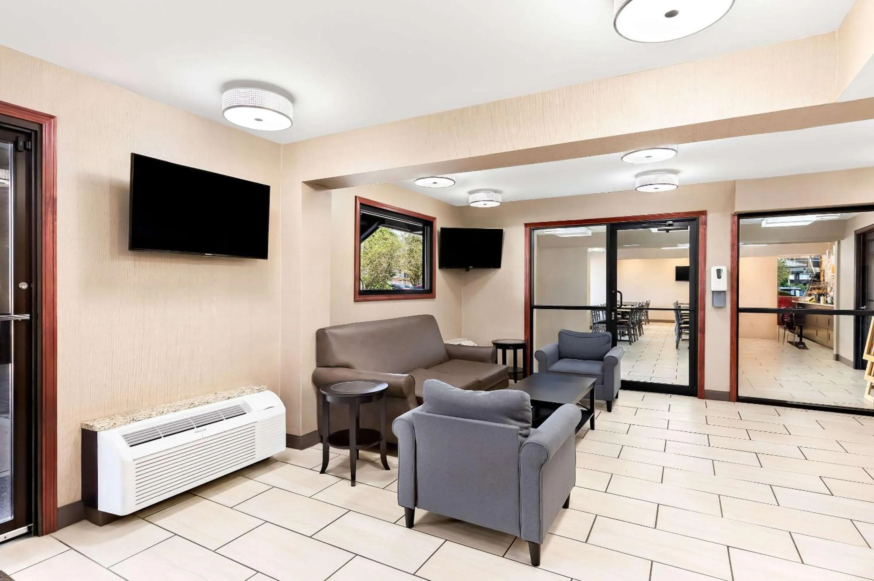 Lobby or reception in Quality Inn Middleburg Heights near Cleveland Airport