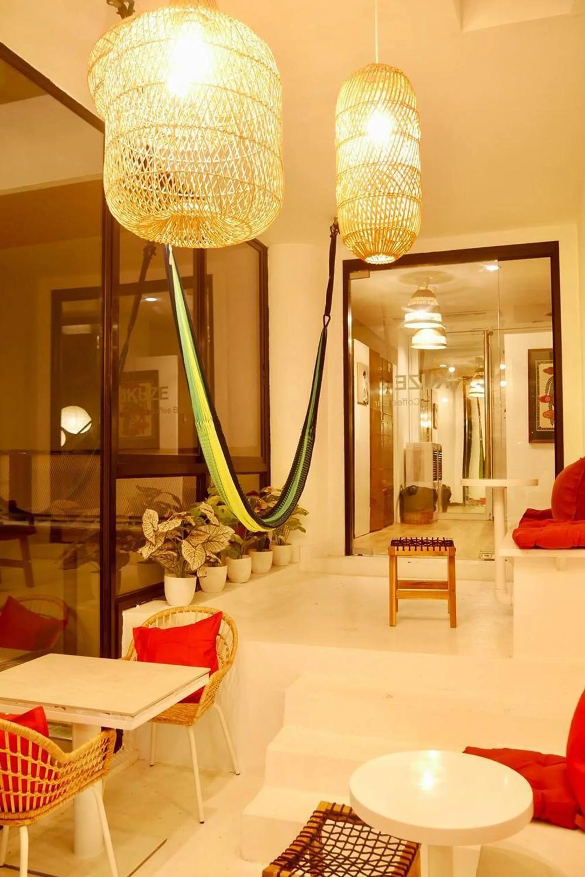 Lounge or bar in Blu Cabin Ari Stylish Gay Poshtel