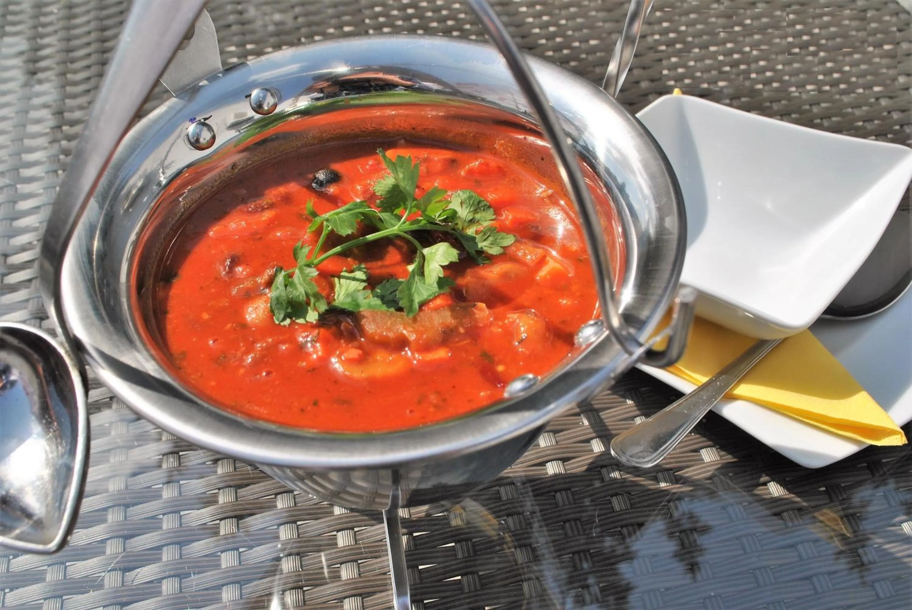 Lunch in Hotel Logos