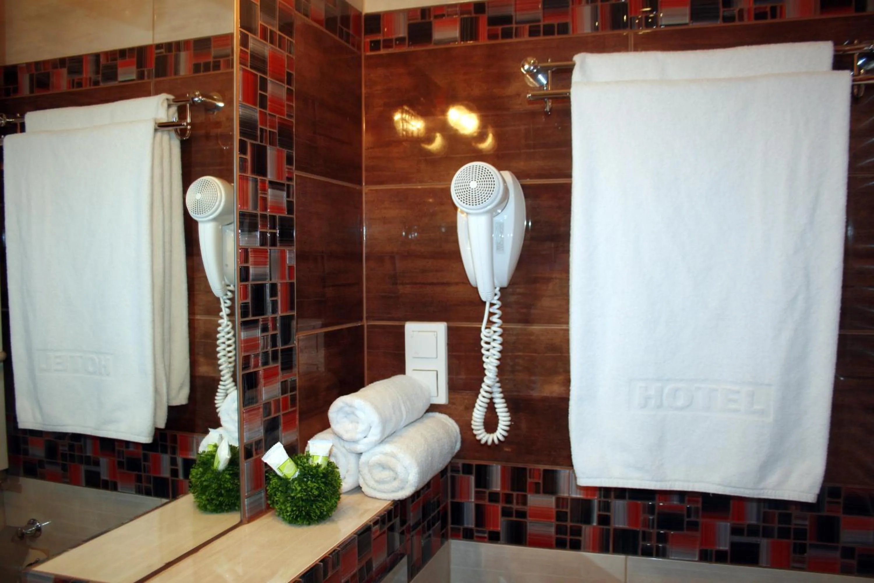 Bathroom in Hotel Logos