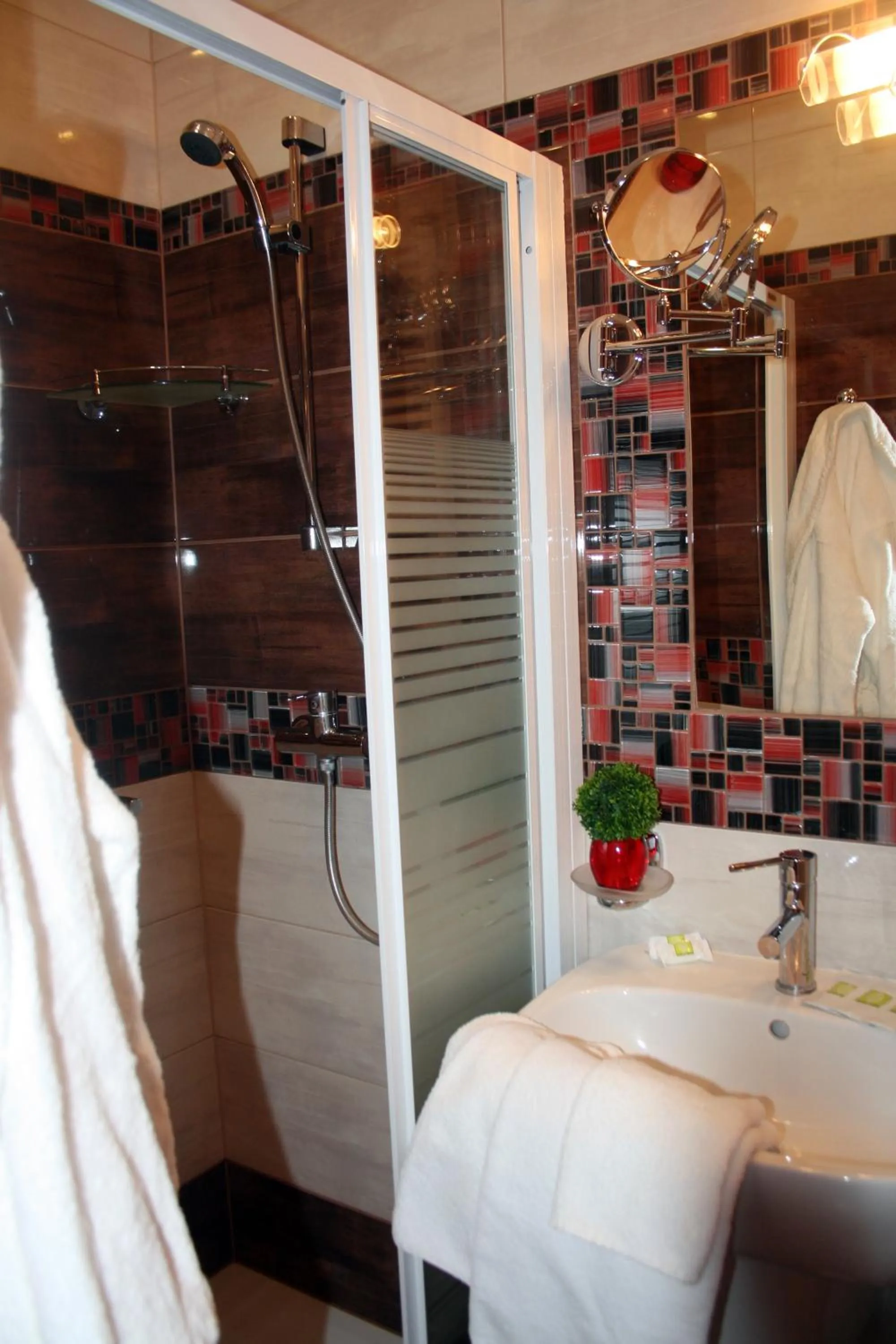 Bathroom in Hotel Logos