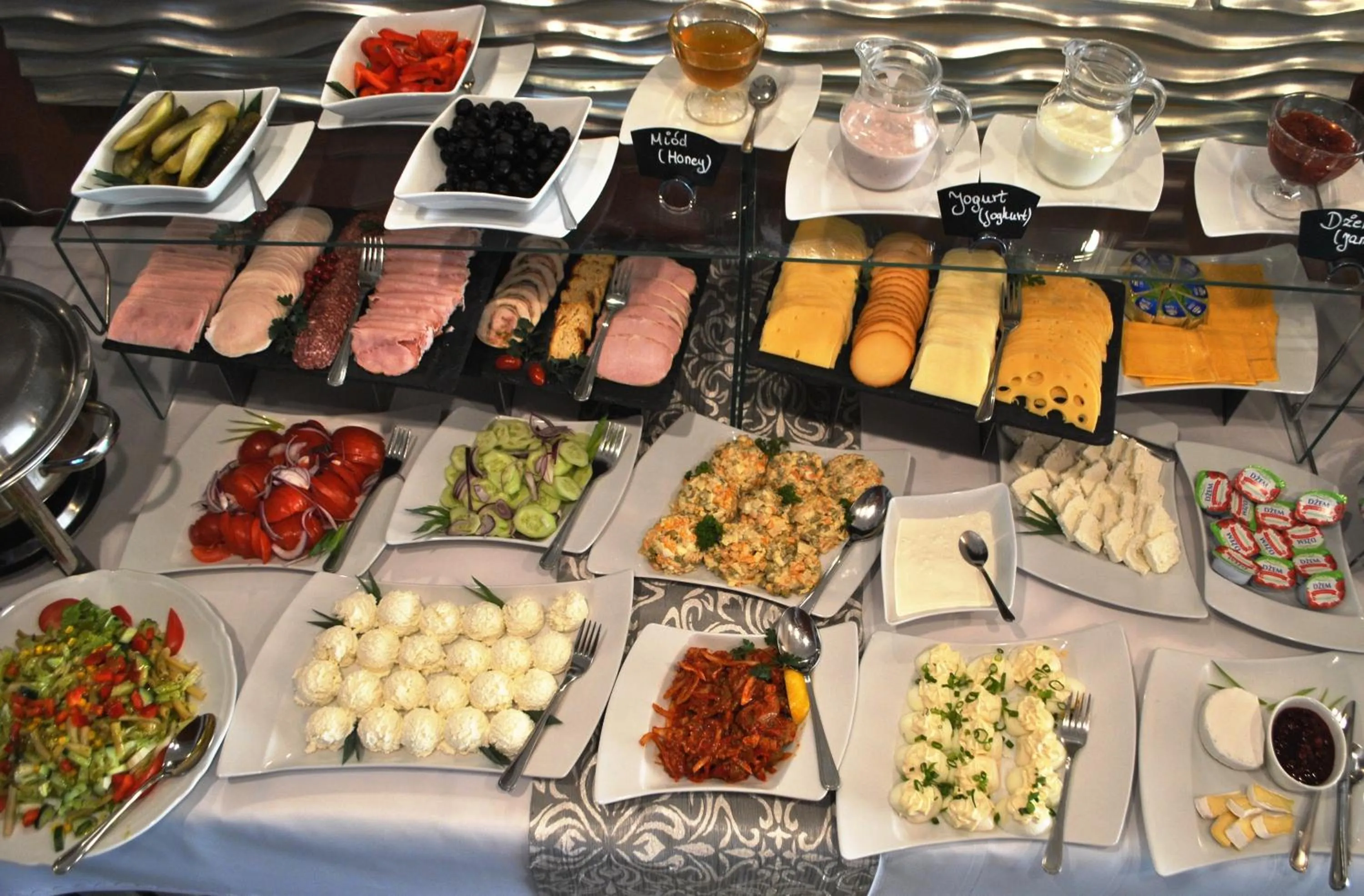 Breakfast in Hotel Logos