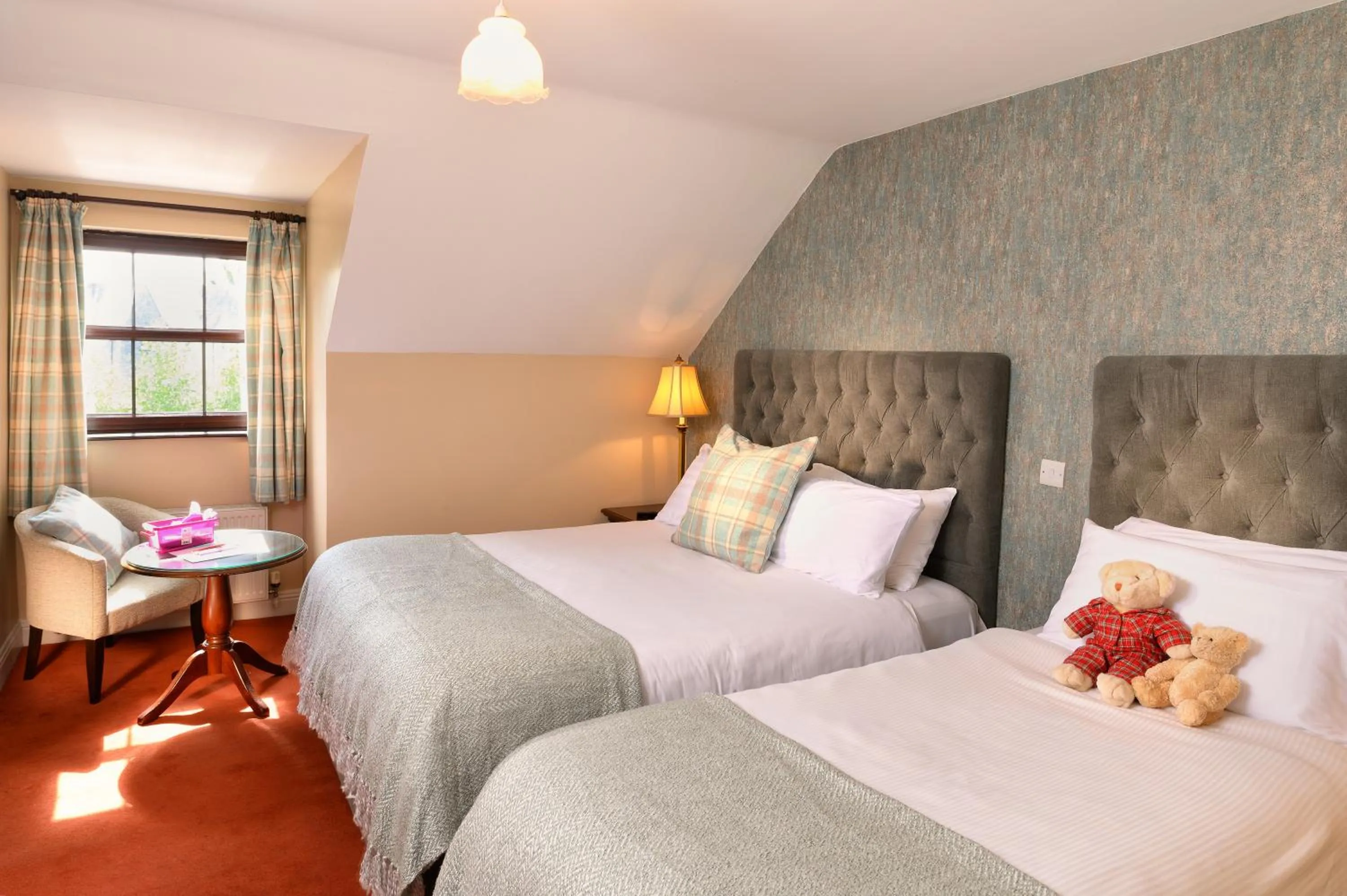 Bedroom, Bed in Bunratty Manor Hotel