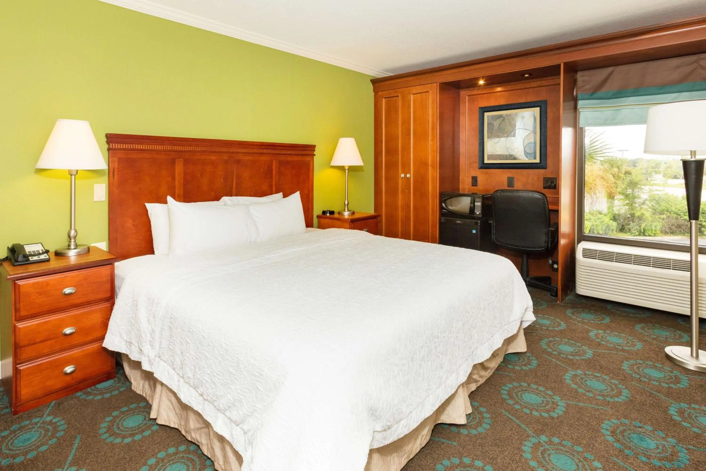 Bed in Hampton Inn Daytona Speedway-Airport