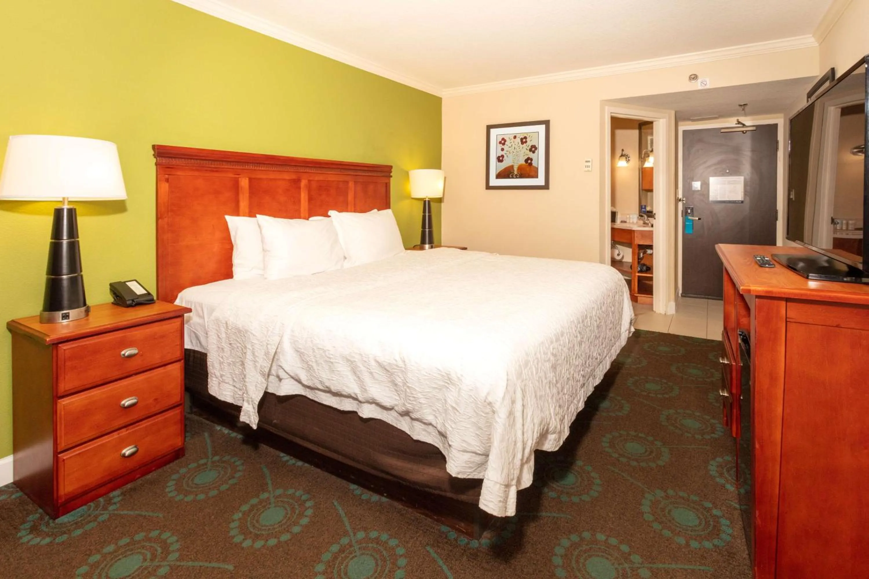 Bed in Hampton Inn Daytona Speedway-Airport