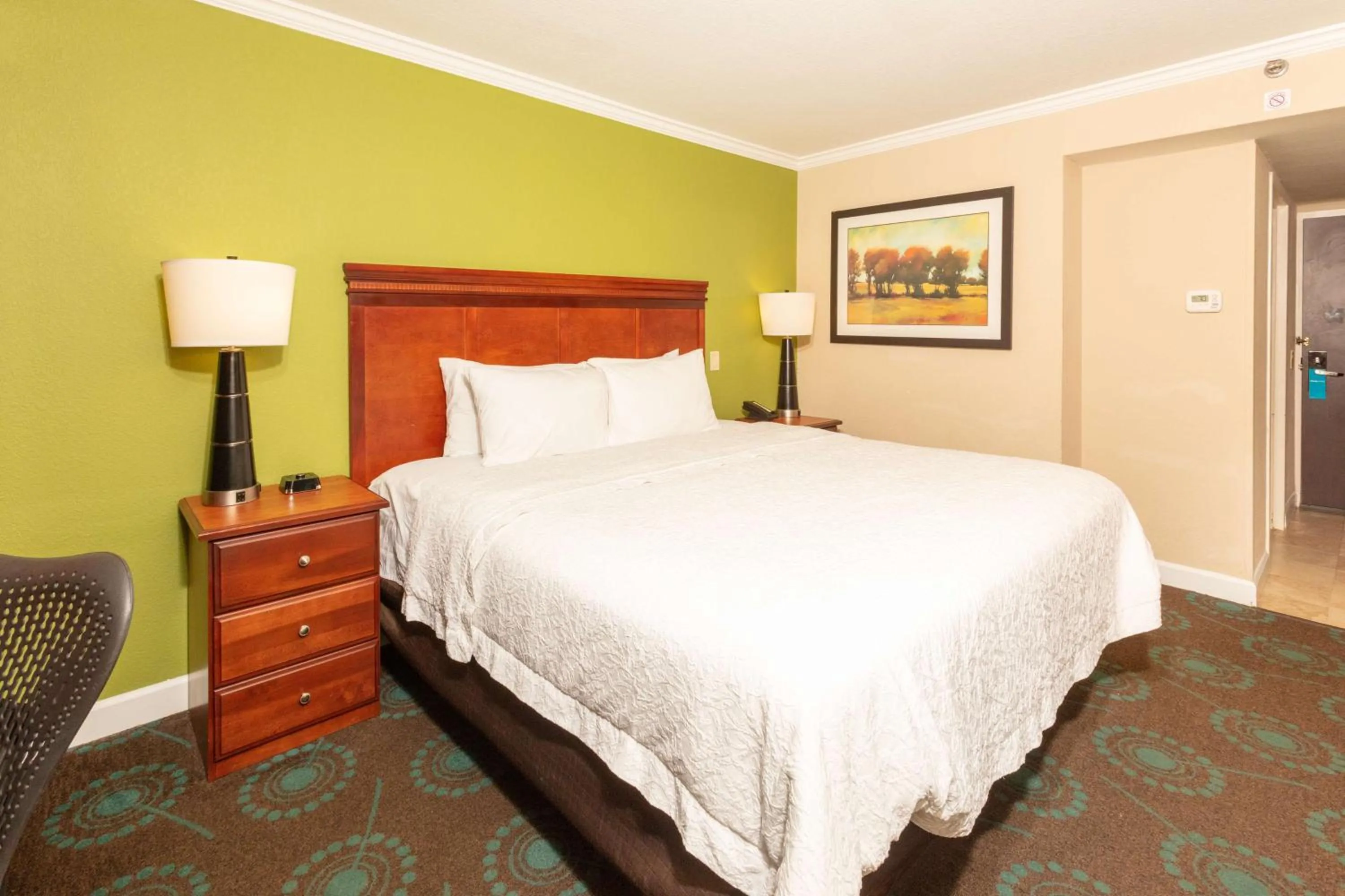 Bed in Hampton Inn Daytona Speedway-Airport