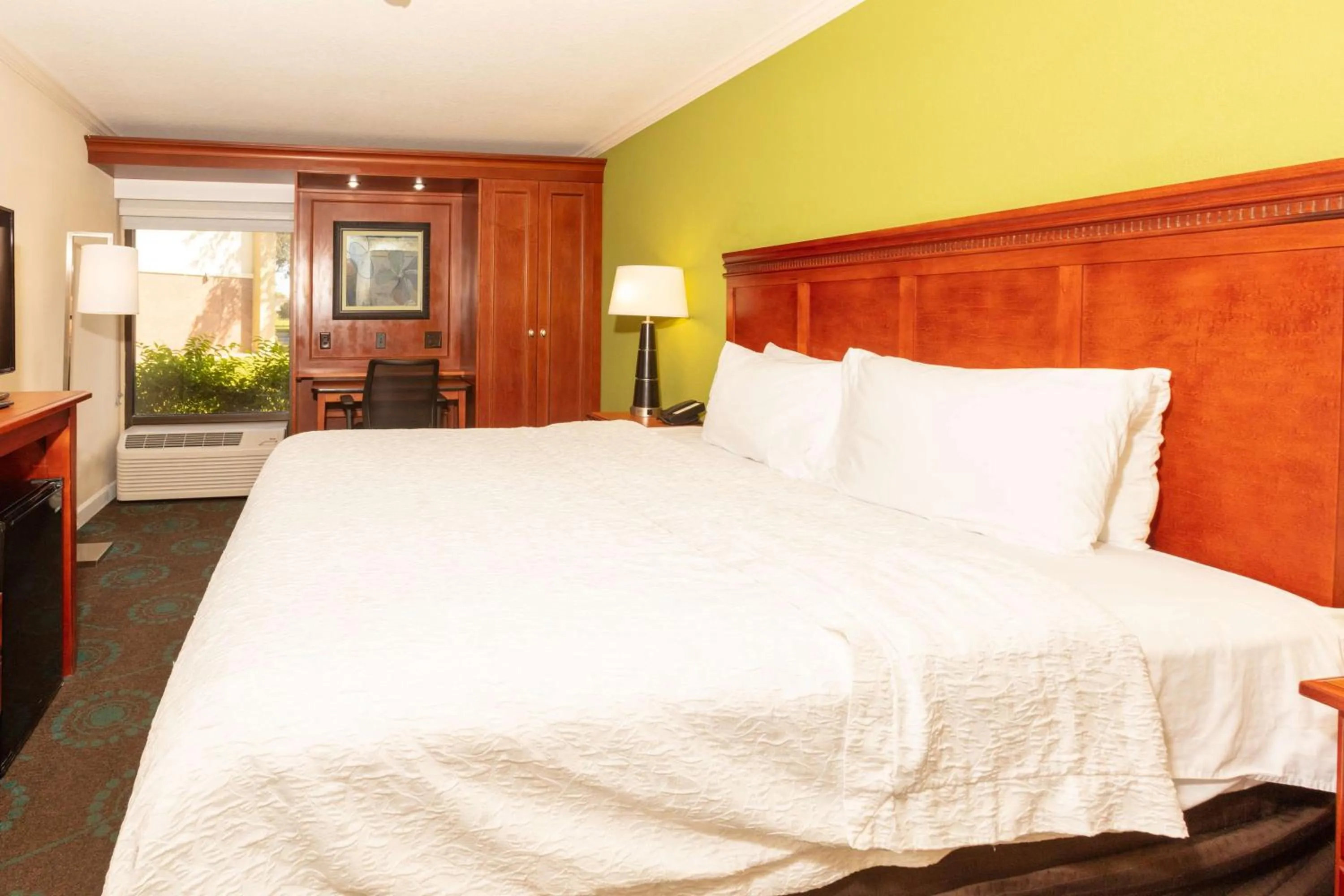 Bedroom, Bed in Hampton Inn Daytona Speedway-Airport