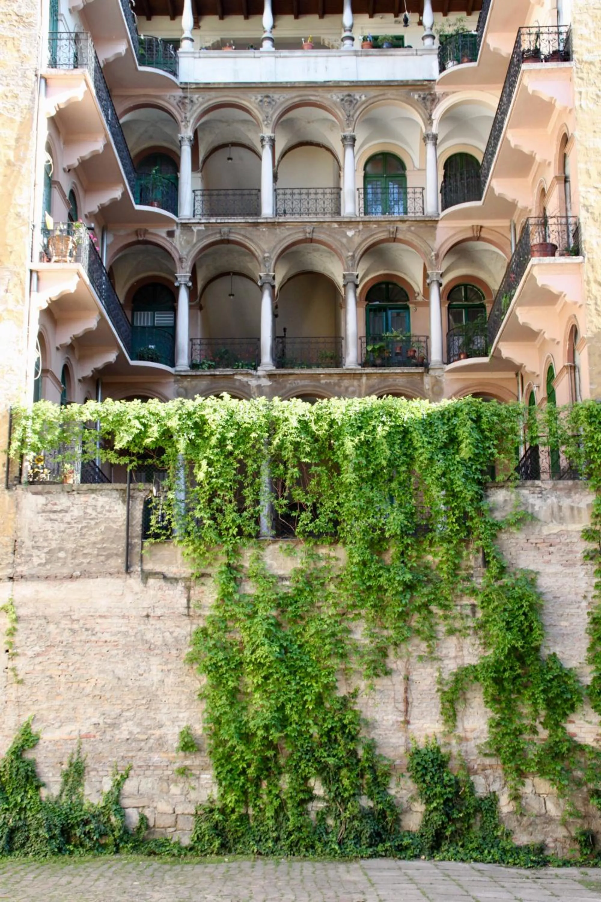 Area and facilities in Harmonia Palace - Luxury Apartments