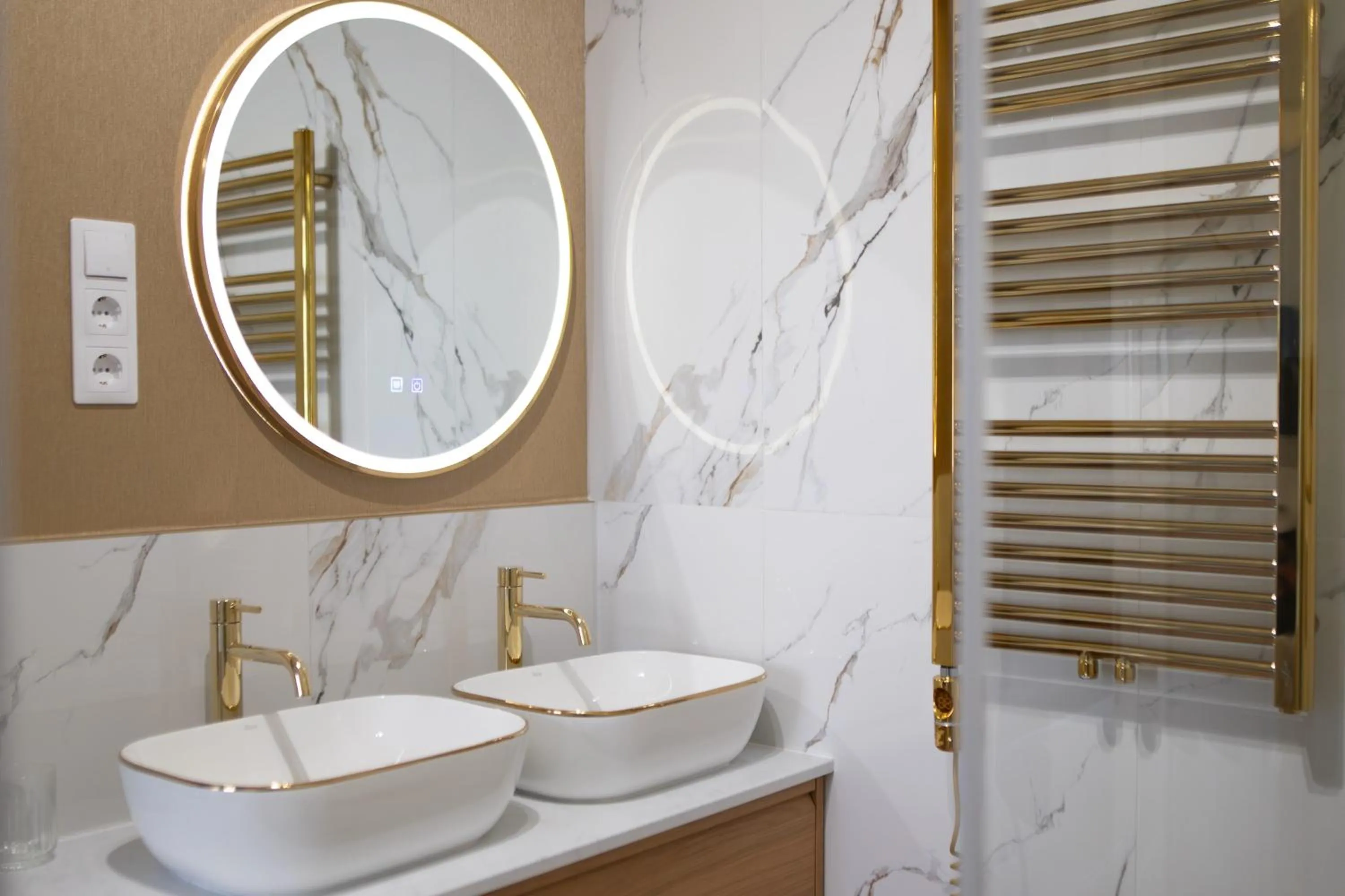 Shower in Harmonia Palace - Luxury Apartments