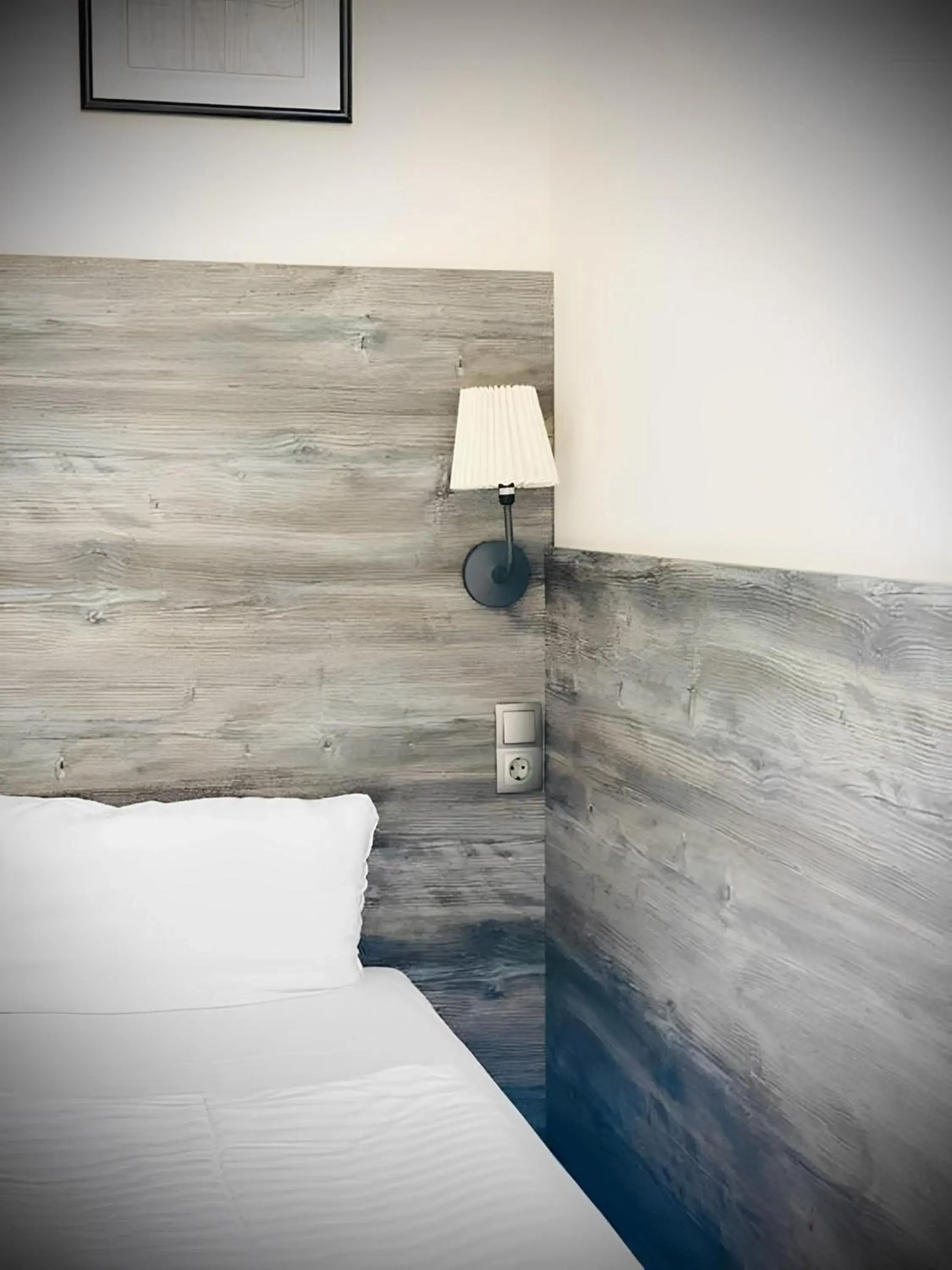 Single Room with Bathroom in Check-in Hamburg Single Room with Bathroom in Check-in Hamburg