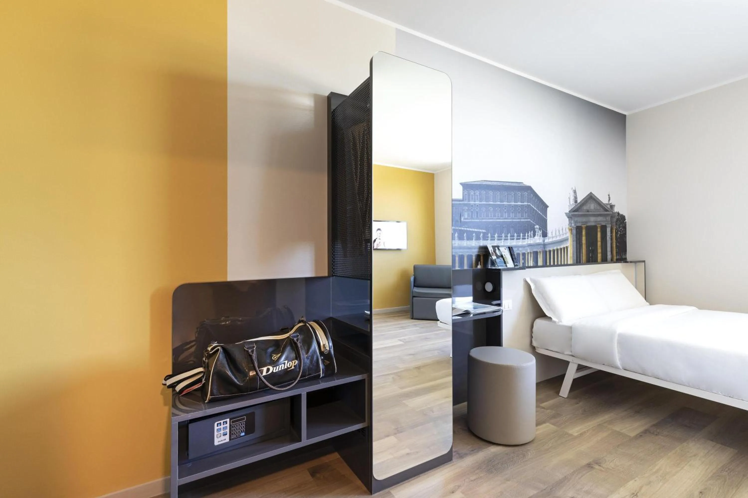 Photo of the whole room, Bed in B&B Hotel Roma Fiumicino Aeroporto Fiera 1