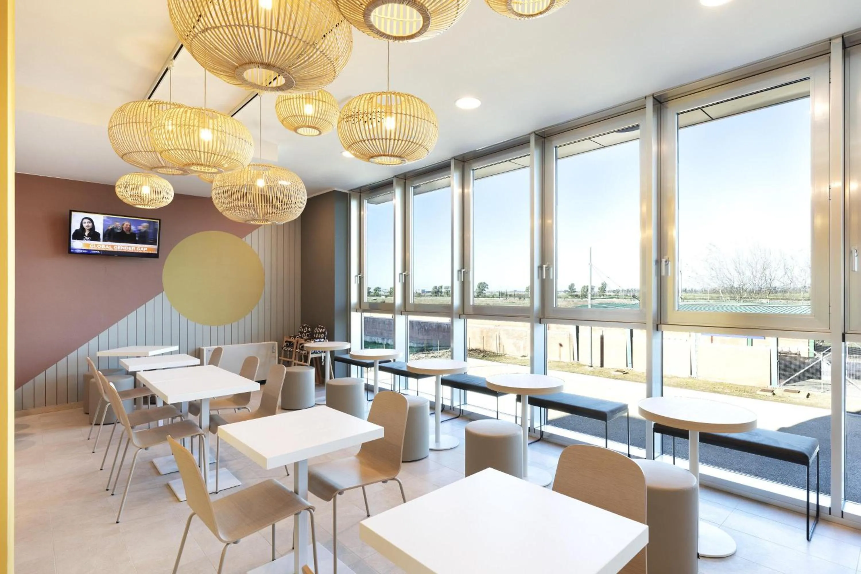 Restaurant/places to eat in B&B Hotel Roma Fiumicino Aeroporto Fiera 1