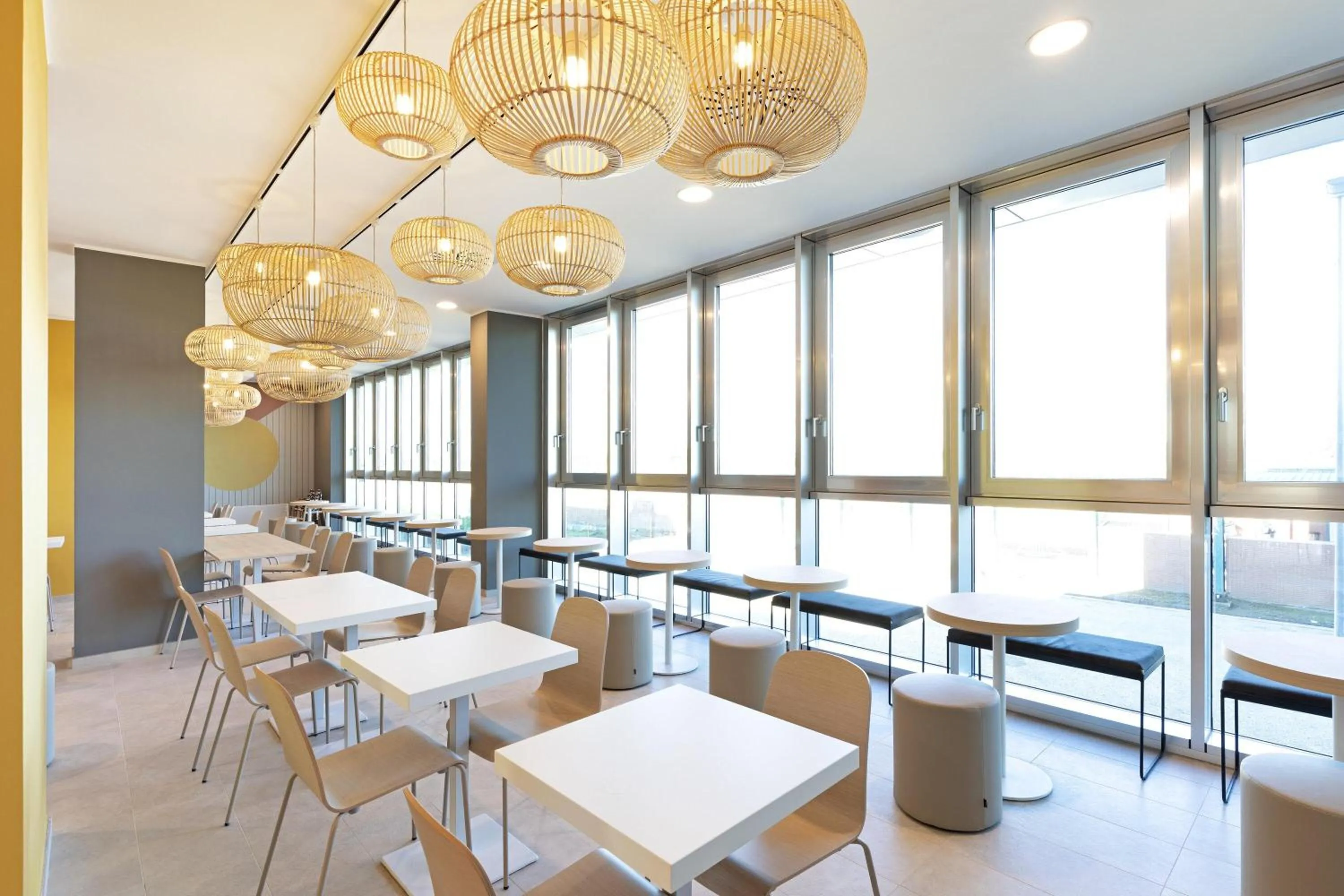 Restaurant/places to eat in B&B Hotel Roma Fiumicino Aeroporto Fiera 1