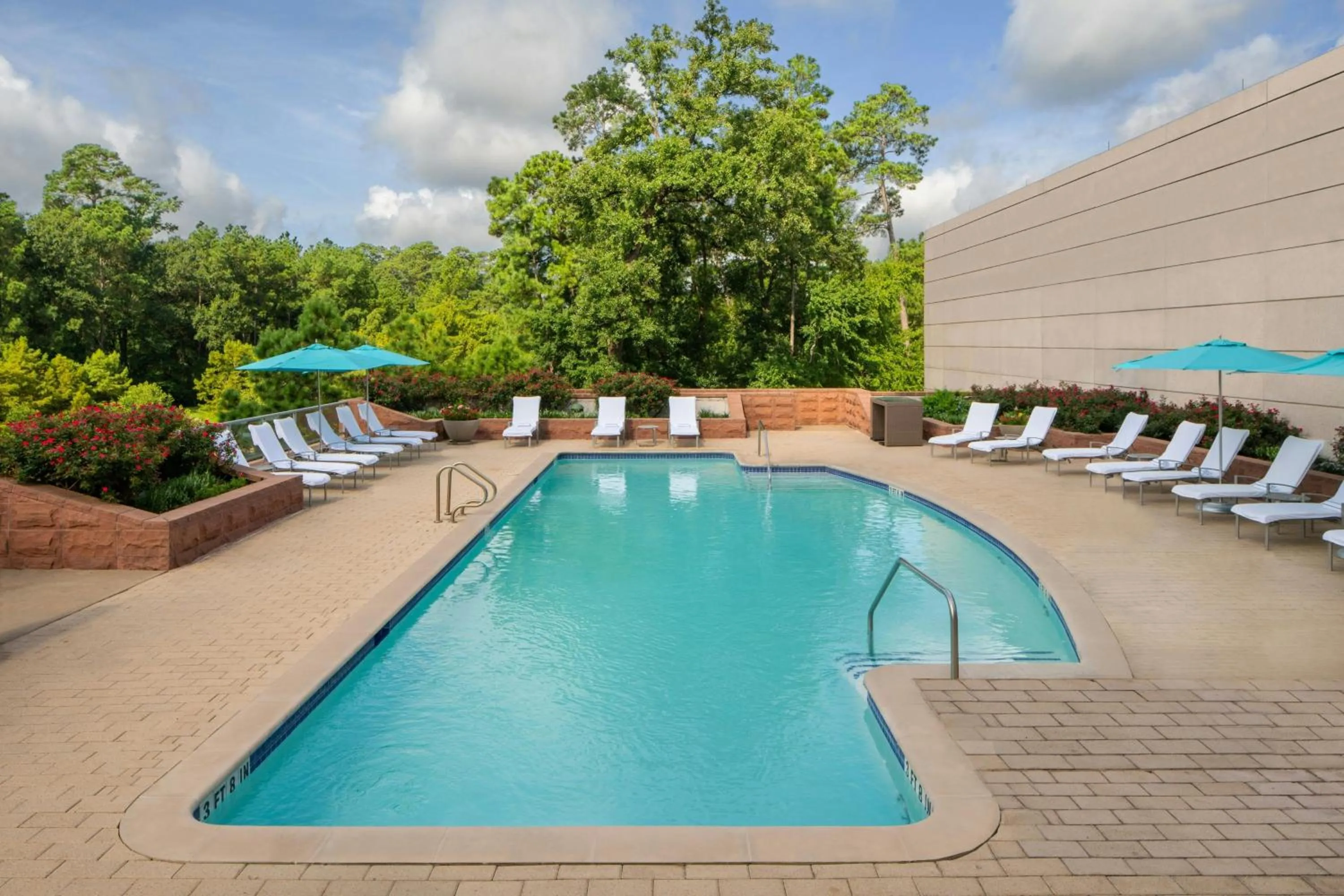 Swimming pool in The Woodlands Waterway Marriott Hotel and Convention Center