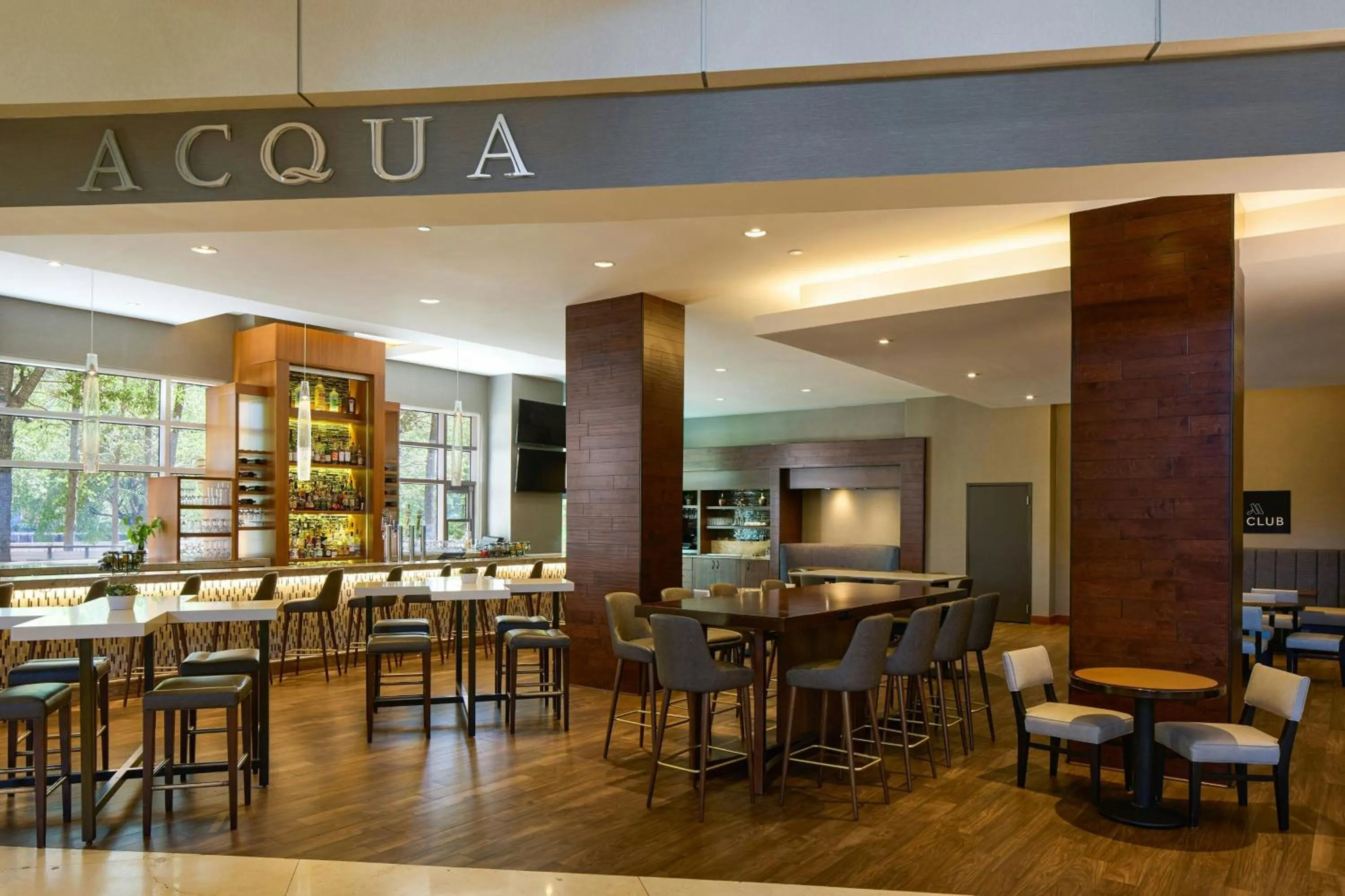 Lounge or bar in The Woodlands Waterway Marriott Hotel and Convention Center