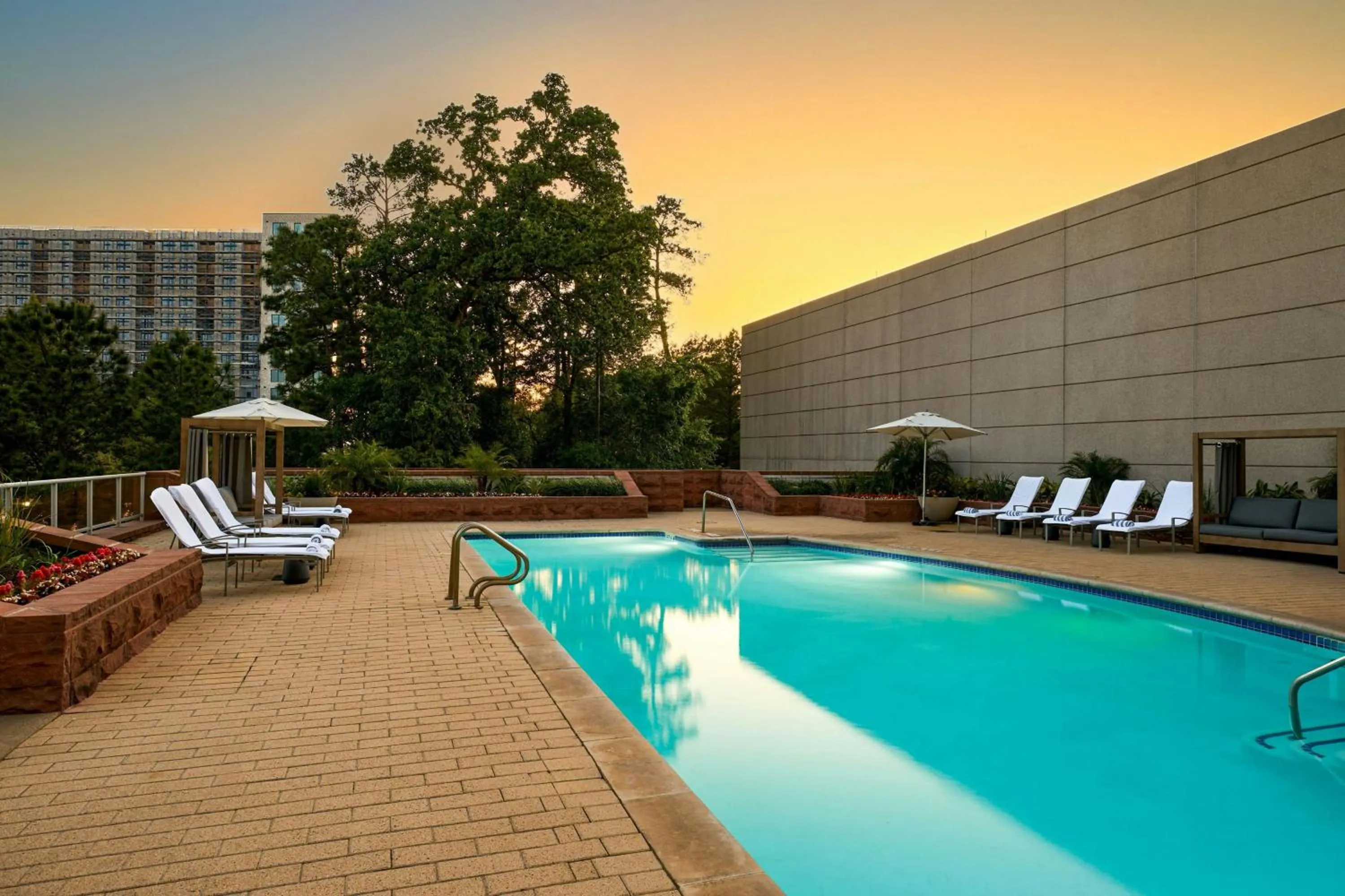 Swimming pool in The Woodlands Waterway Marriott Hotel and Convention Center