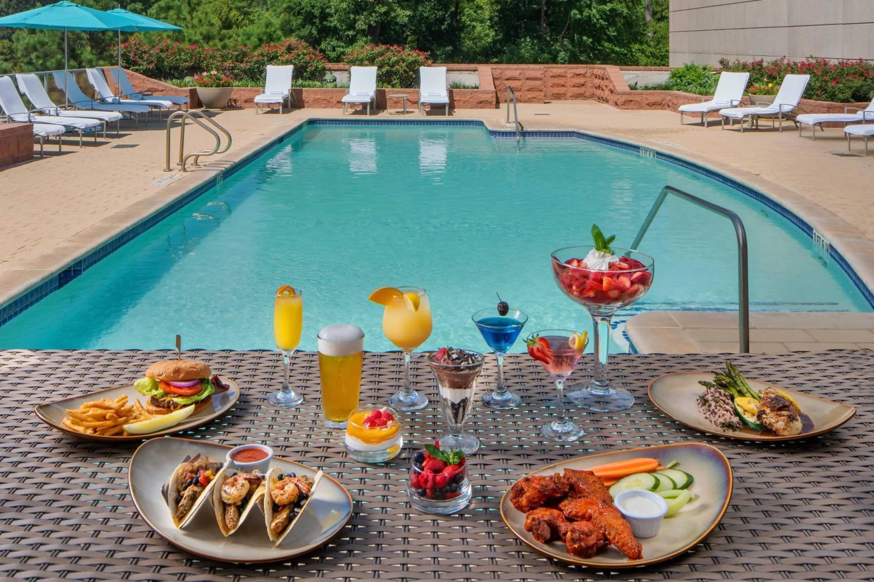 Swimming pool in The Woodlands Waterway Marriott Hotel and Convention Center