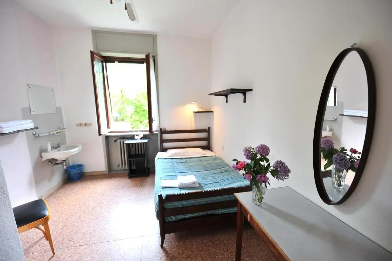 Single Room with Shared Bathroom in OstellOlinda Single Room with Shared Bathroom in OstellOlinda