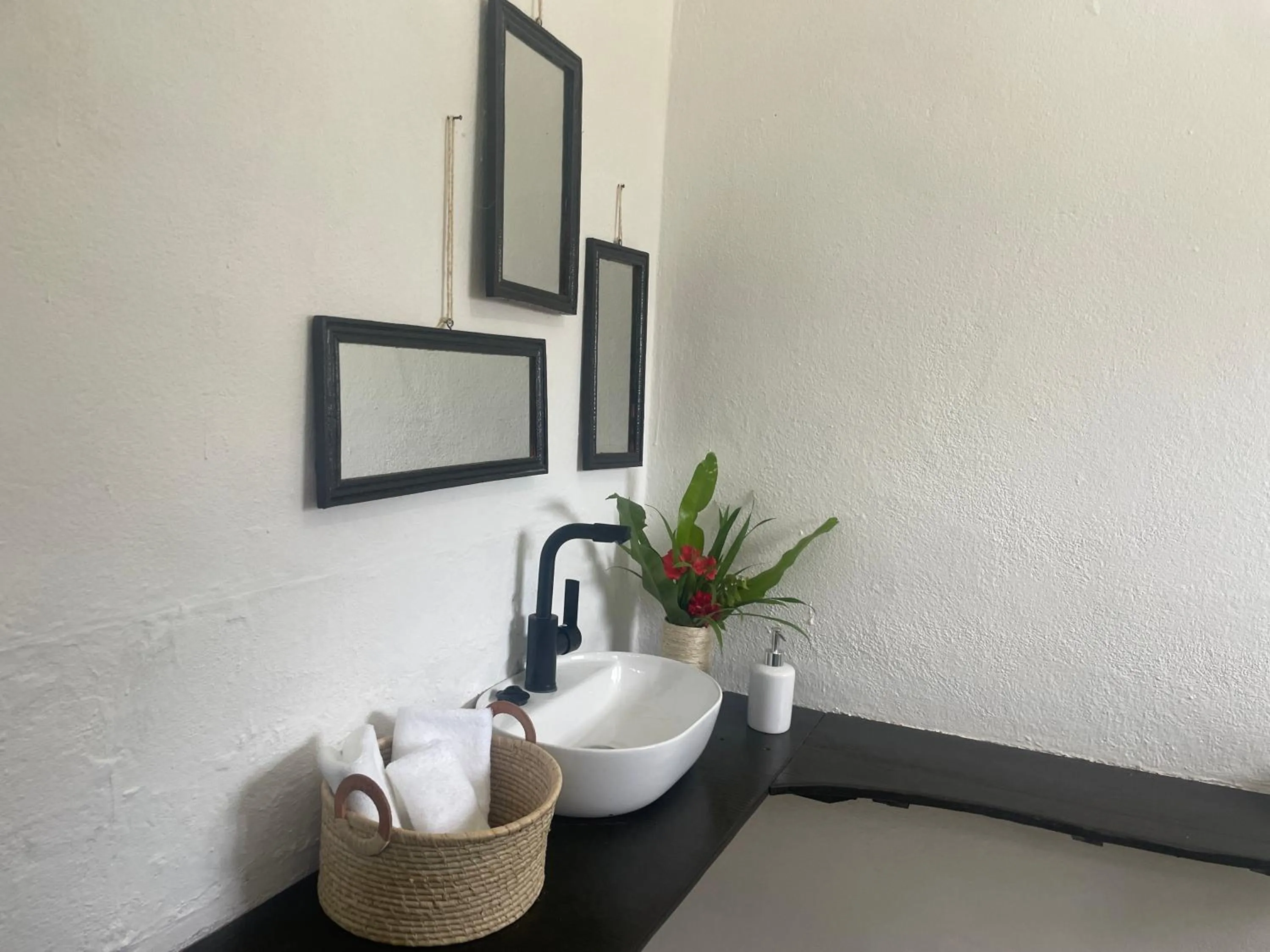 Restaurant/places to eat in Aurora Lodge