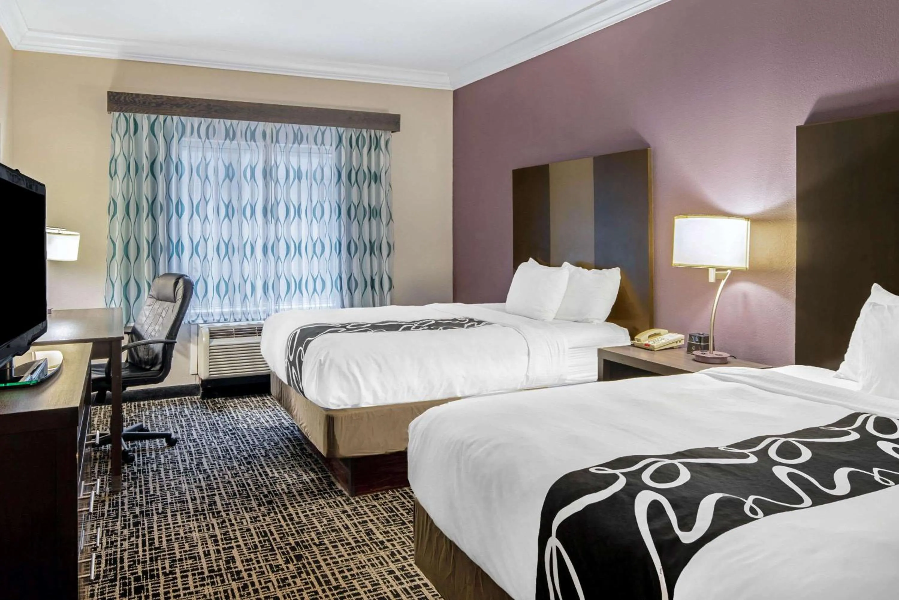 Photo of the whole room, Bed in La Quinta by Wyndham Corpus Christi-N Padre Isl.