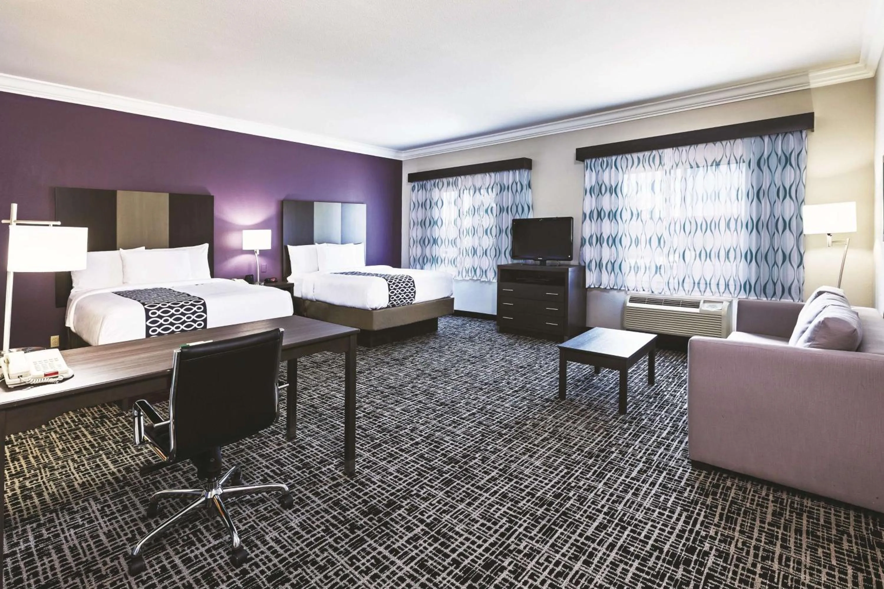 Photo of the whole room, Bed in La Quinta by Wyndham Corpus Christi-N Padre Isl.