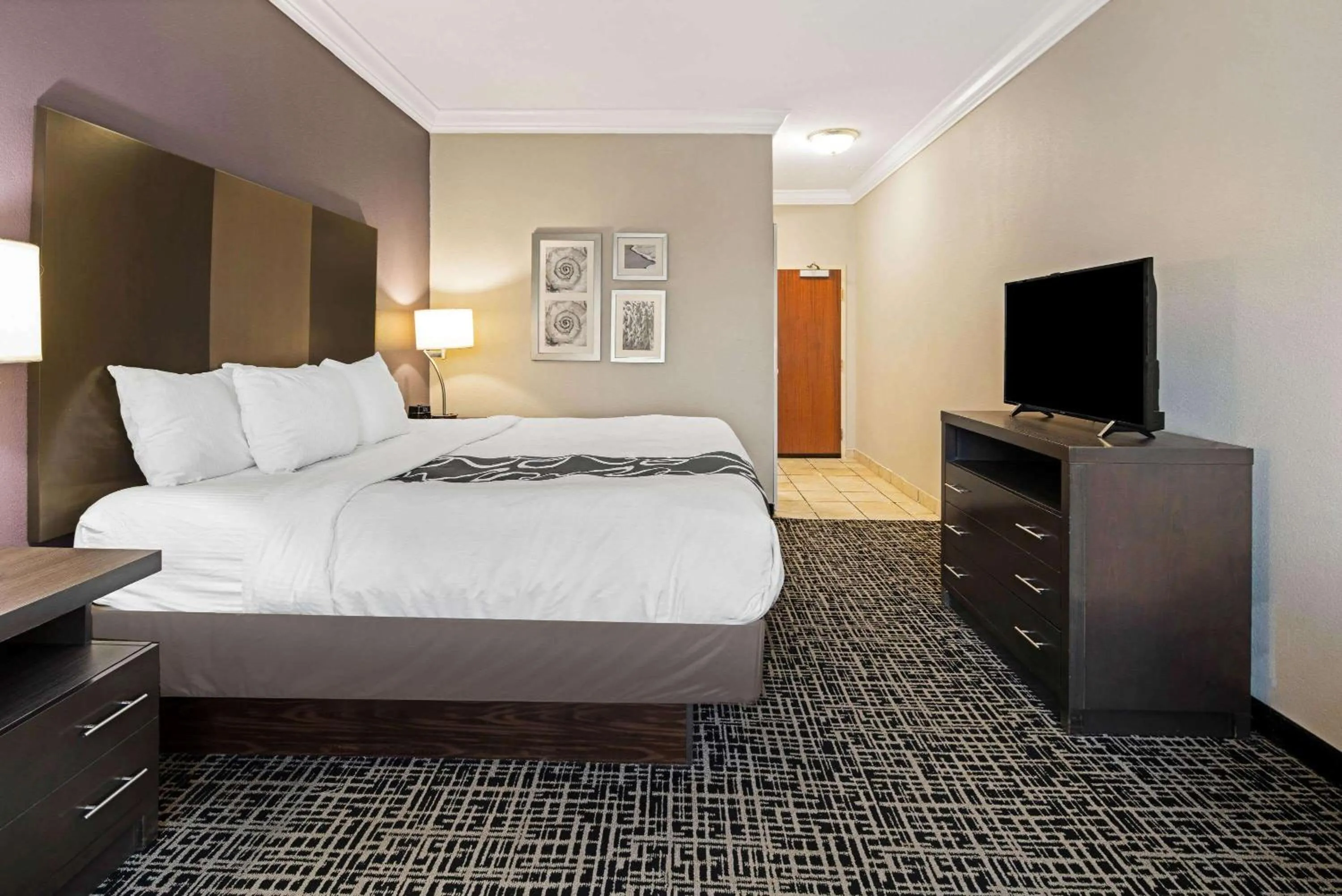 Photo of the whole room, Bed in La Quinta by Wyndham Corpus Christi-N Padre Isl.