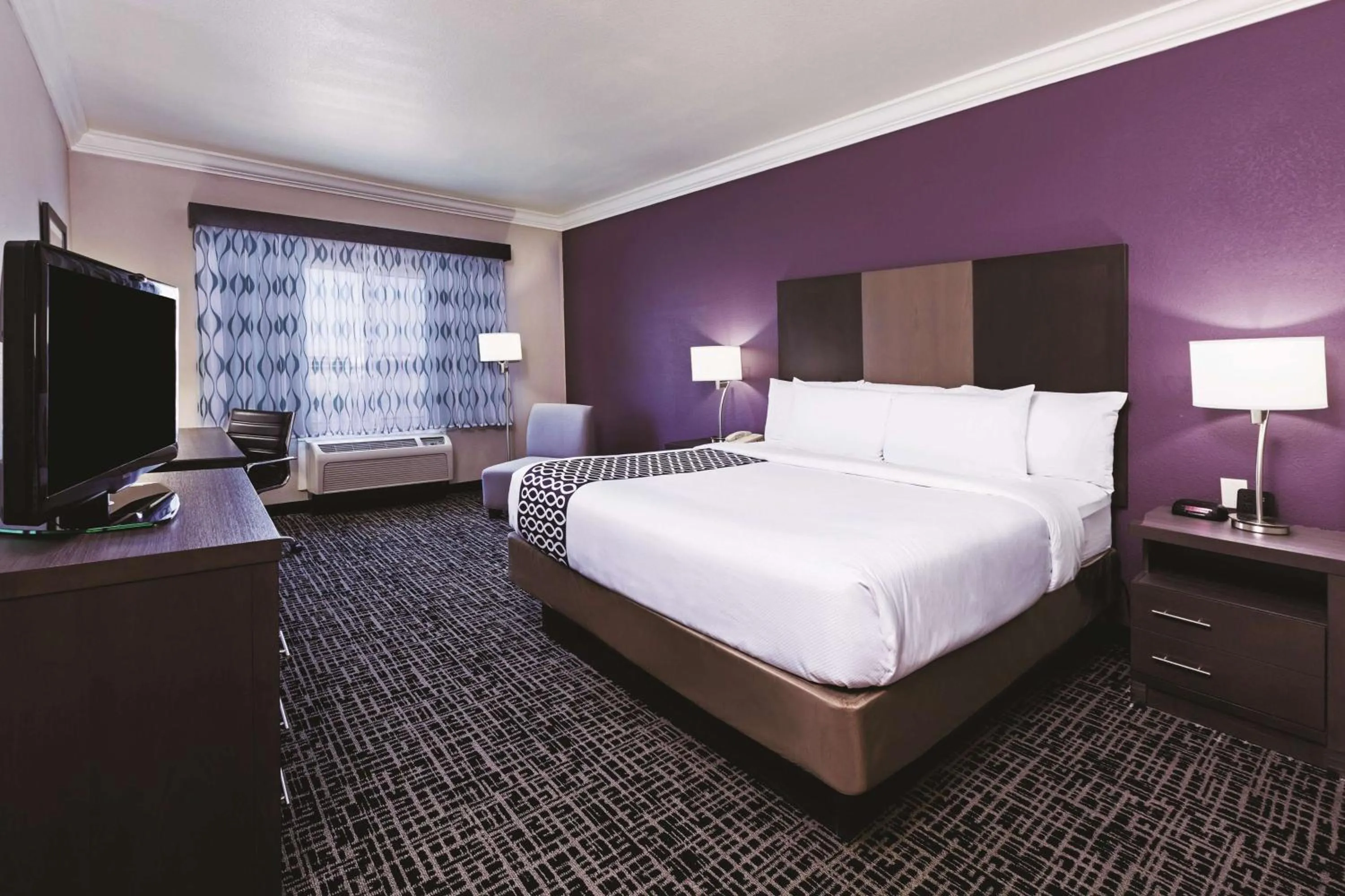 Photo of the whole room, Bed in La Quinta by Wyndham Corpus Christi-N Padre Isl.